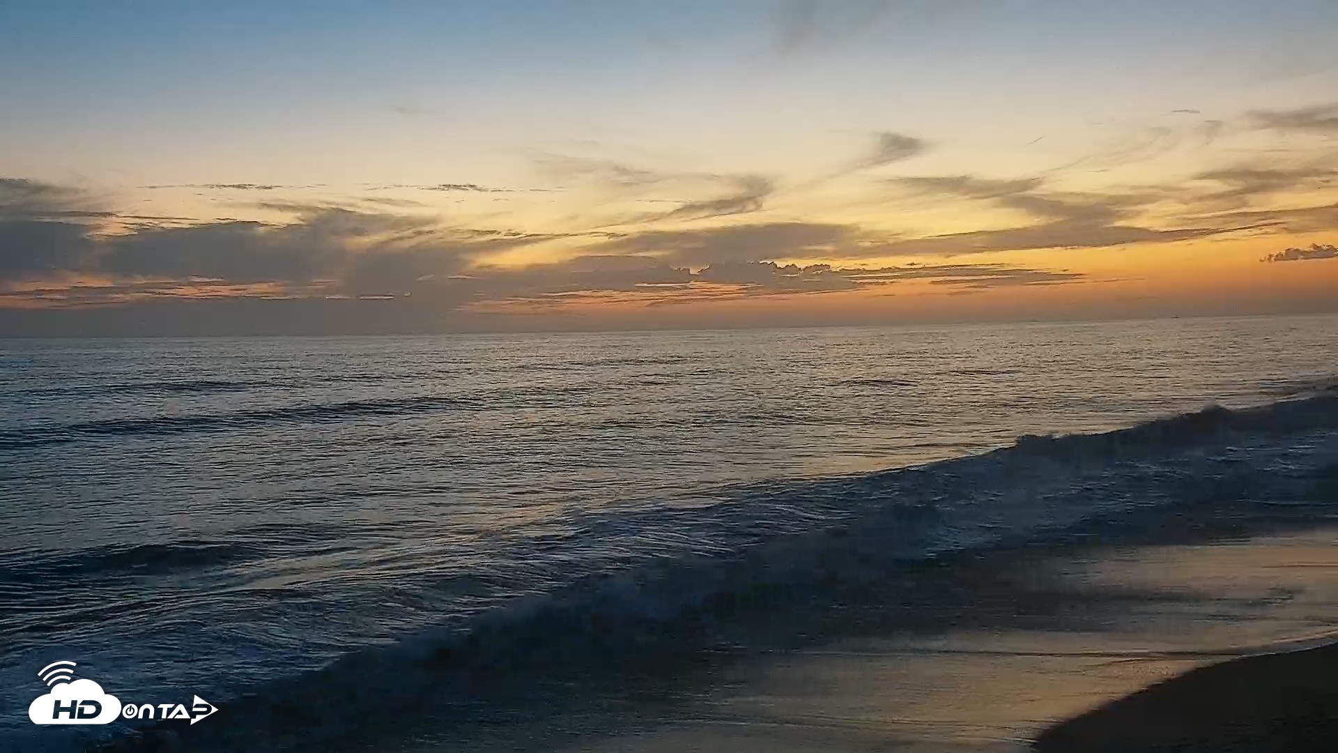 Snapshot of Carlsbad Beach Surf Live Webcam taken Aug 26, 2026, 7:47pm PDT