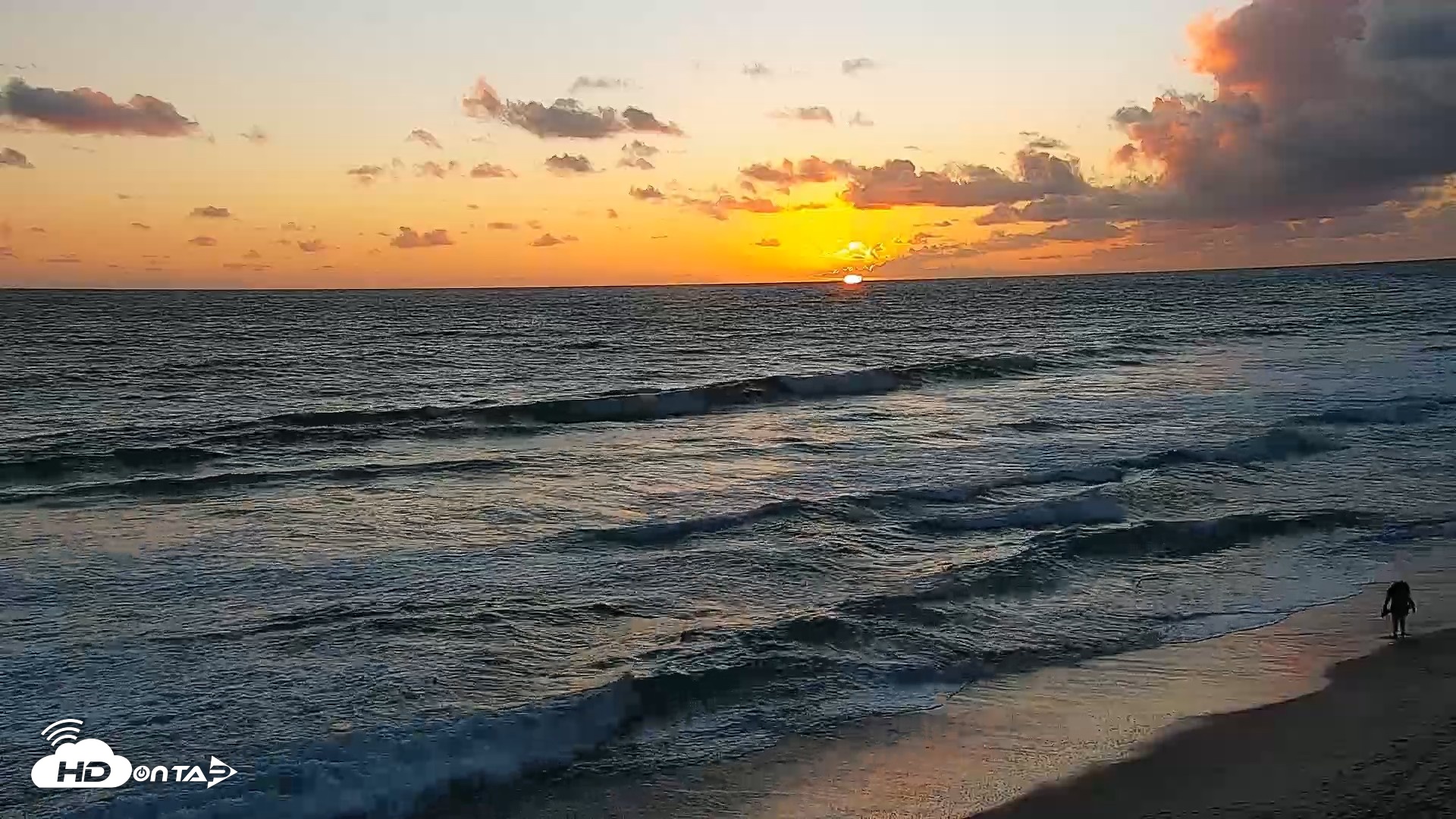 Snapshot of Carlsbad Beach Surf Live Webcam taken Apr 13, 2026, 7:18pm PDT