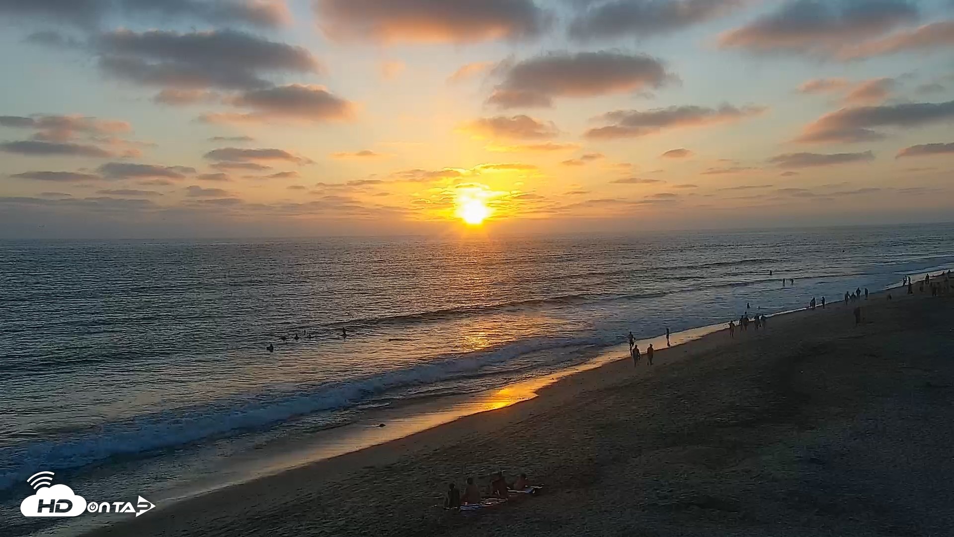 Snapshot of Carlsbad Beach Surf Live Webcam taken Aug 3, 2026, 7:41pm PDT