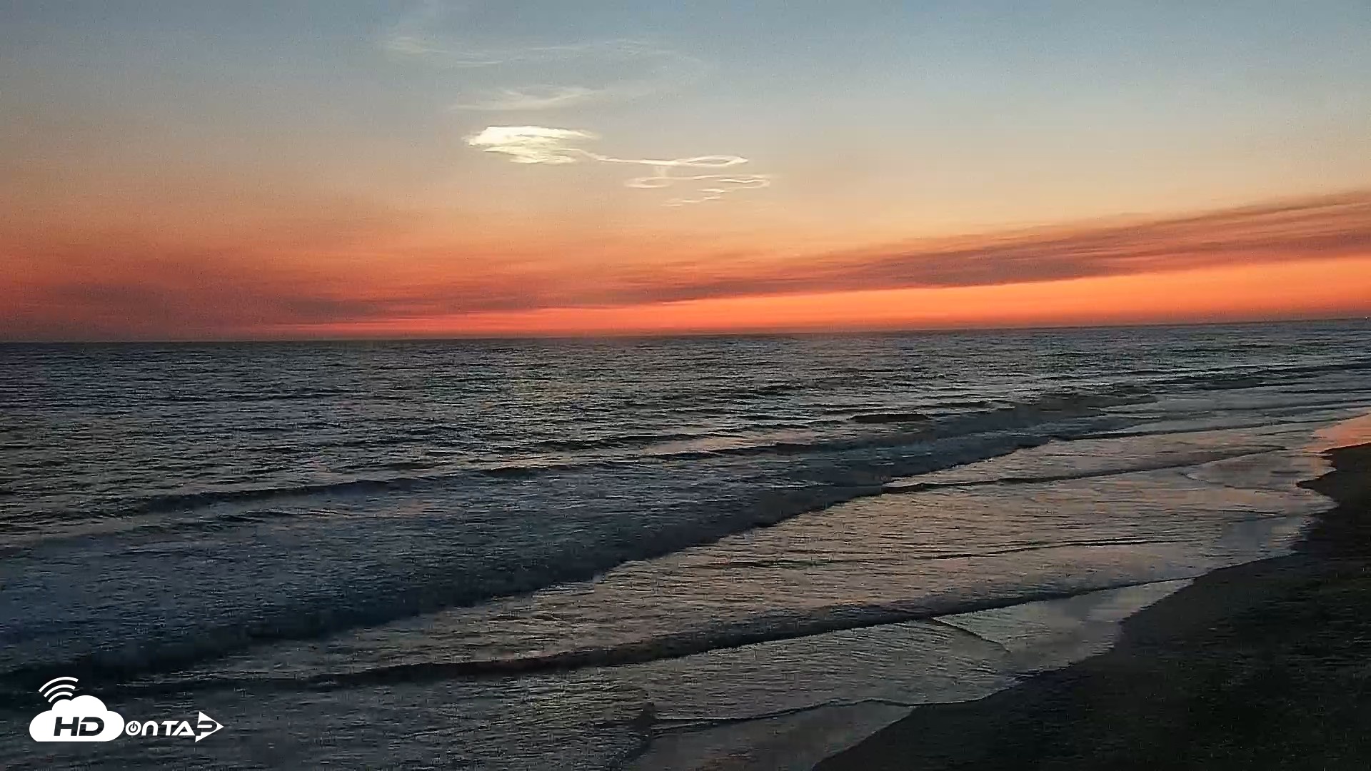 Snapshot of Carlsbad Beach Surf Live Webcam taken May 19, 2026, 8:18pm PDT