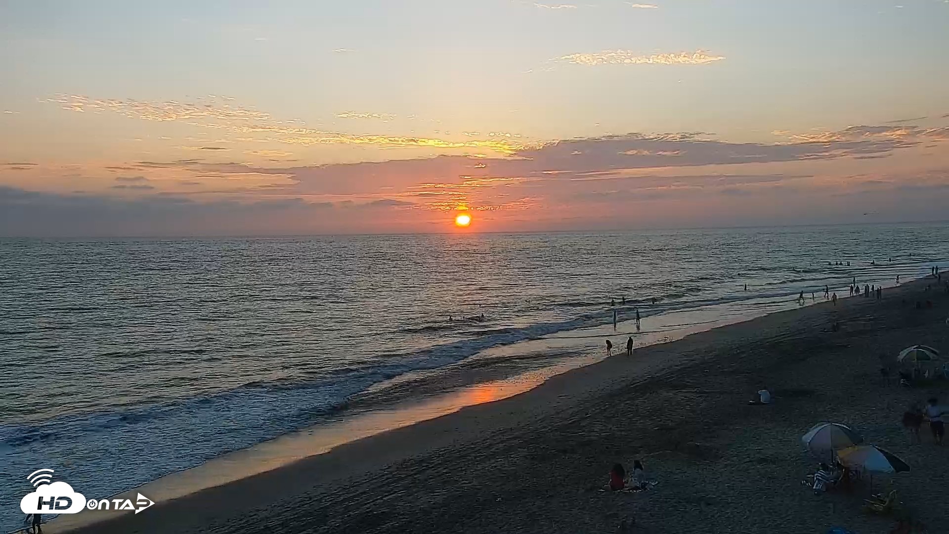 Snapshot of Carlsbad Beach Surf Live Webcam taken Aug 5, 2026, 7:45pm PDT