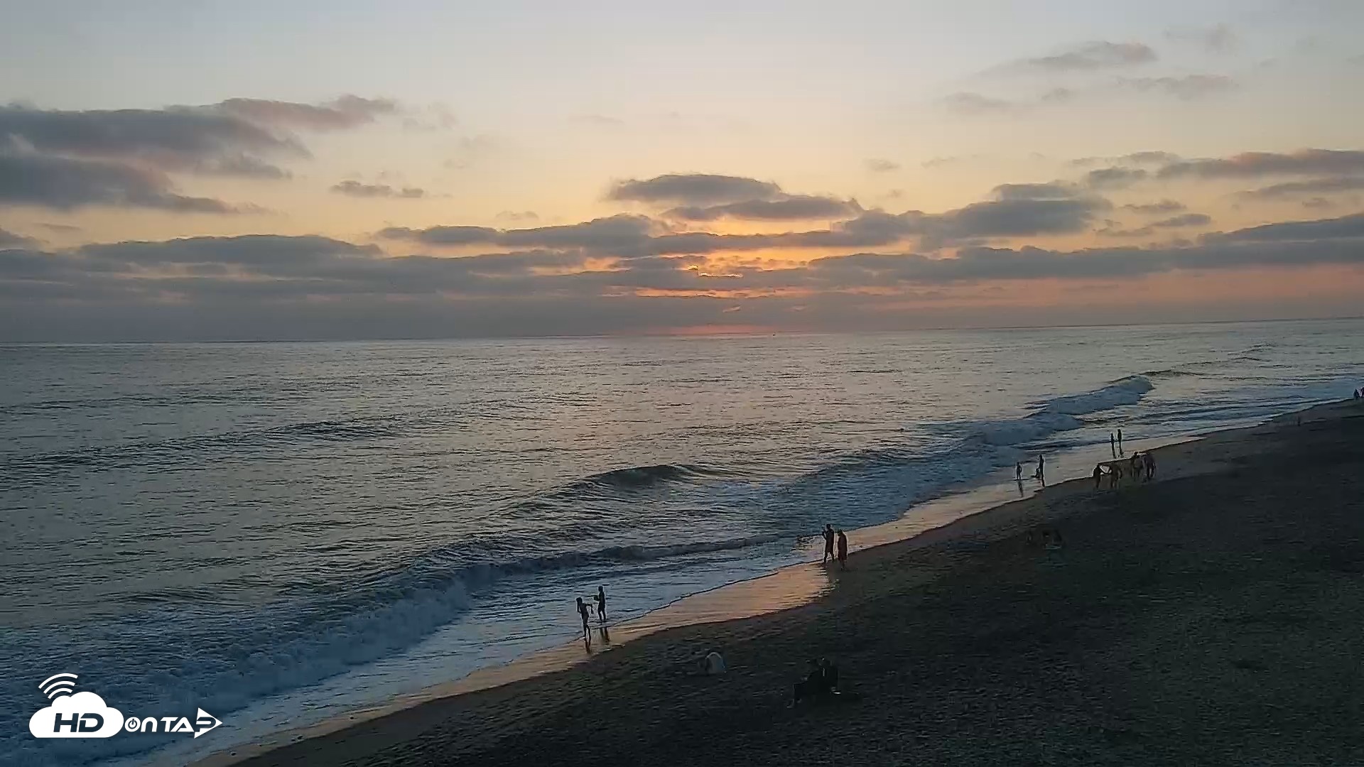 Snapshot of Carlsbad Beach Surf Live Webcam taken Jul 31, 2026, 7:45pm PDT