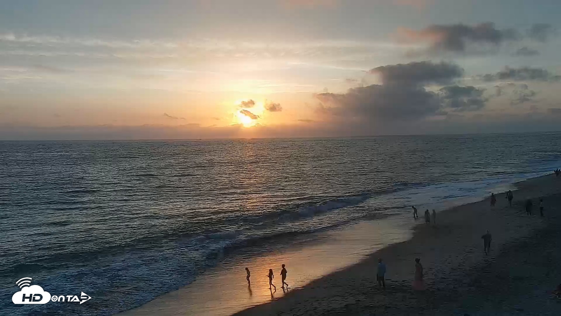 Snapshot of Carlsbad Beach Surf Live Webcam taken Aug 10, 2026, 7:28pm PDT