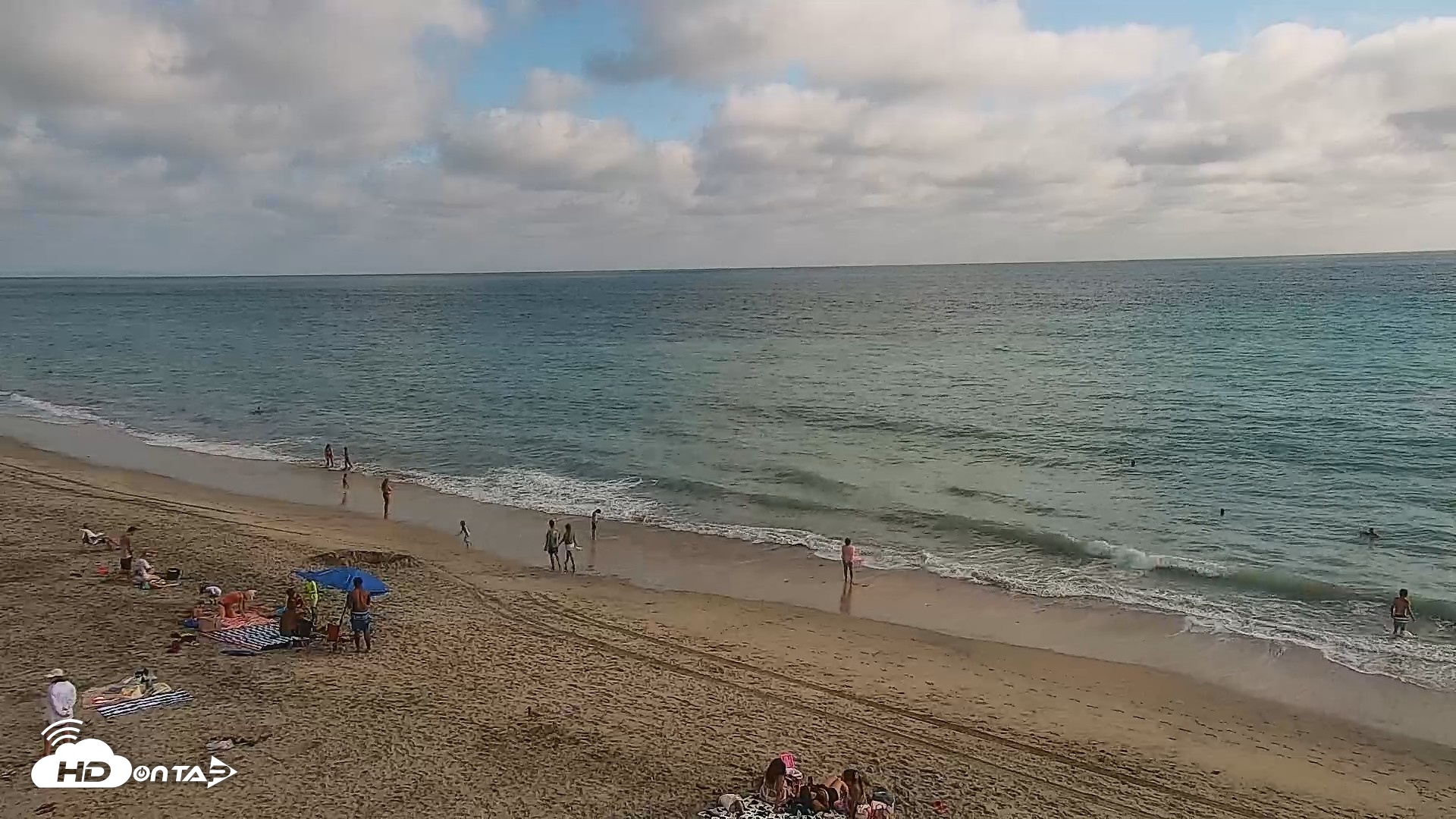 Snapshot of Carlsbad Beach Surf Live Webcam taken Aug 12, 2026, 5:33pm PDT