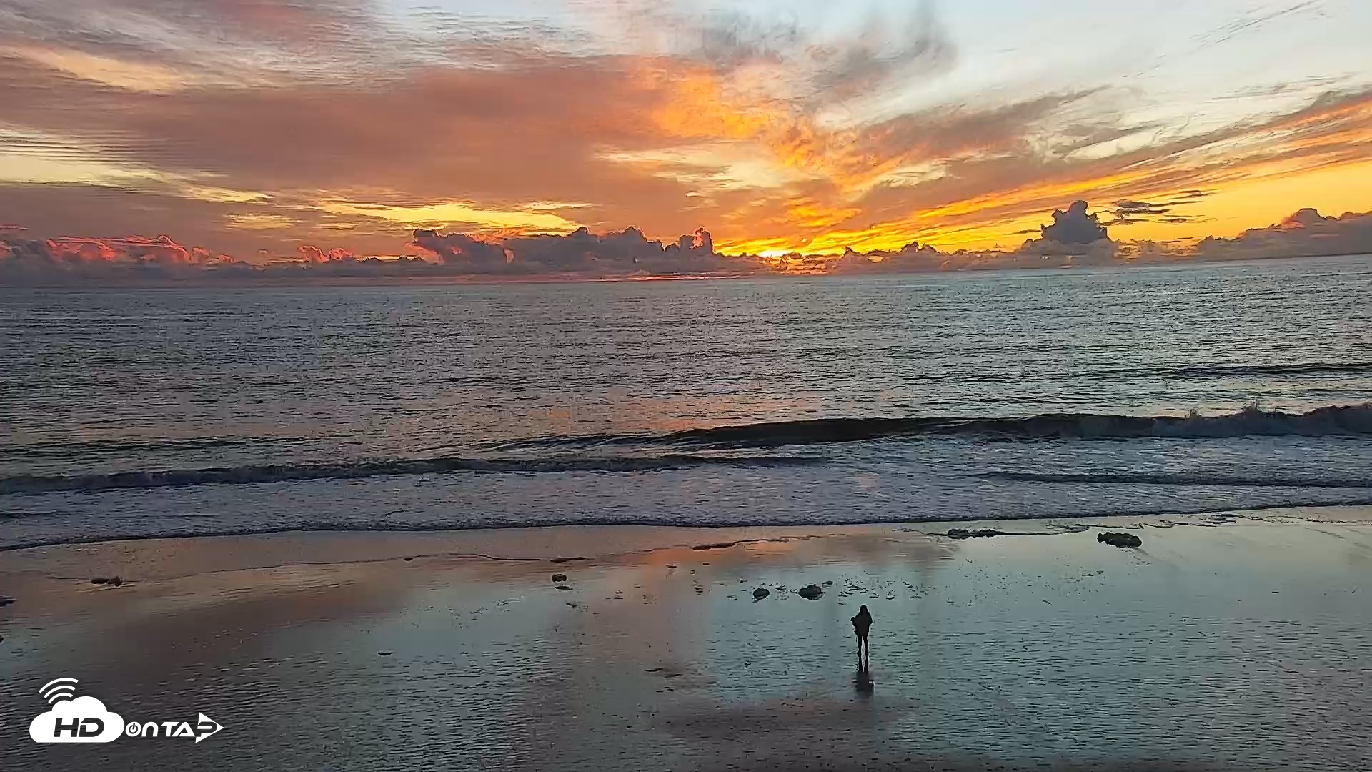 Snapshot of Carlsbad Beach Surf Live Webcam taken Jan 5, 2026, 5:02pm PST