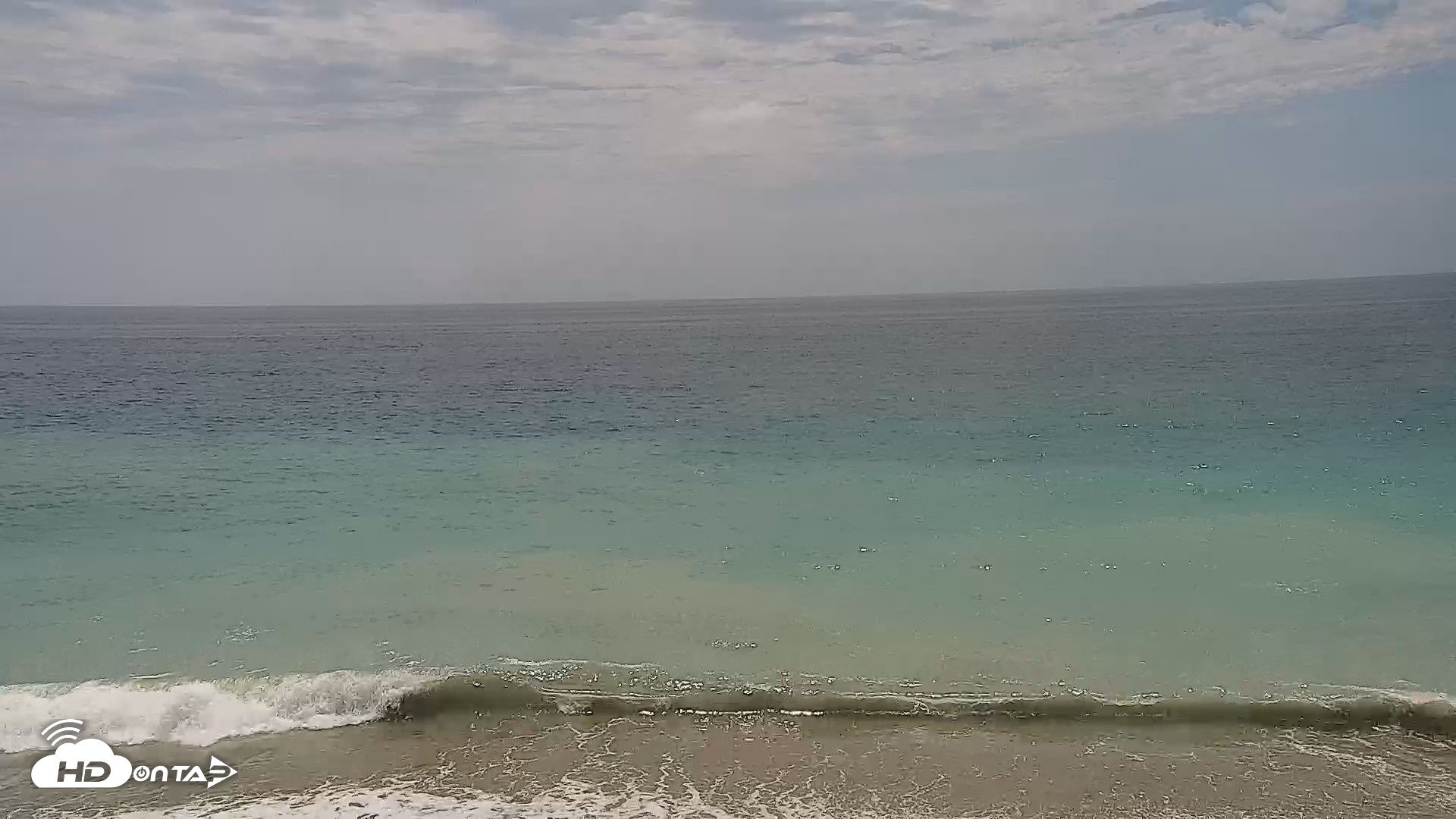 Snapshot of Carlsbad Beach Surf Live Webcam taken Aug 5, 2026, 2:29pm PDT