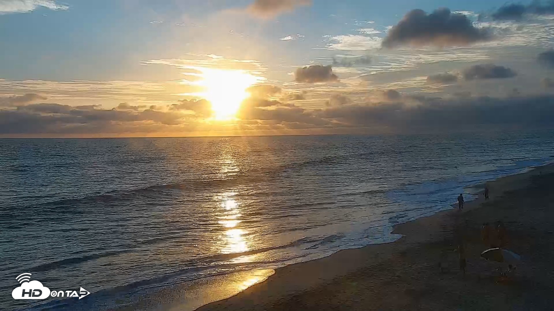 Snapshot of Carlsbad Beach Surf Live Webcam taken Aug 12, 2026, 7:18pm PDT