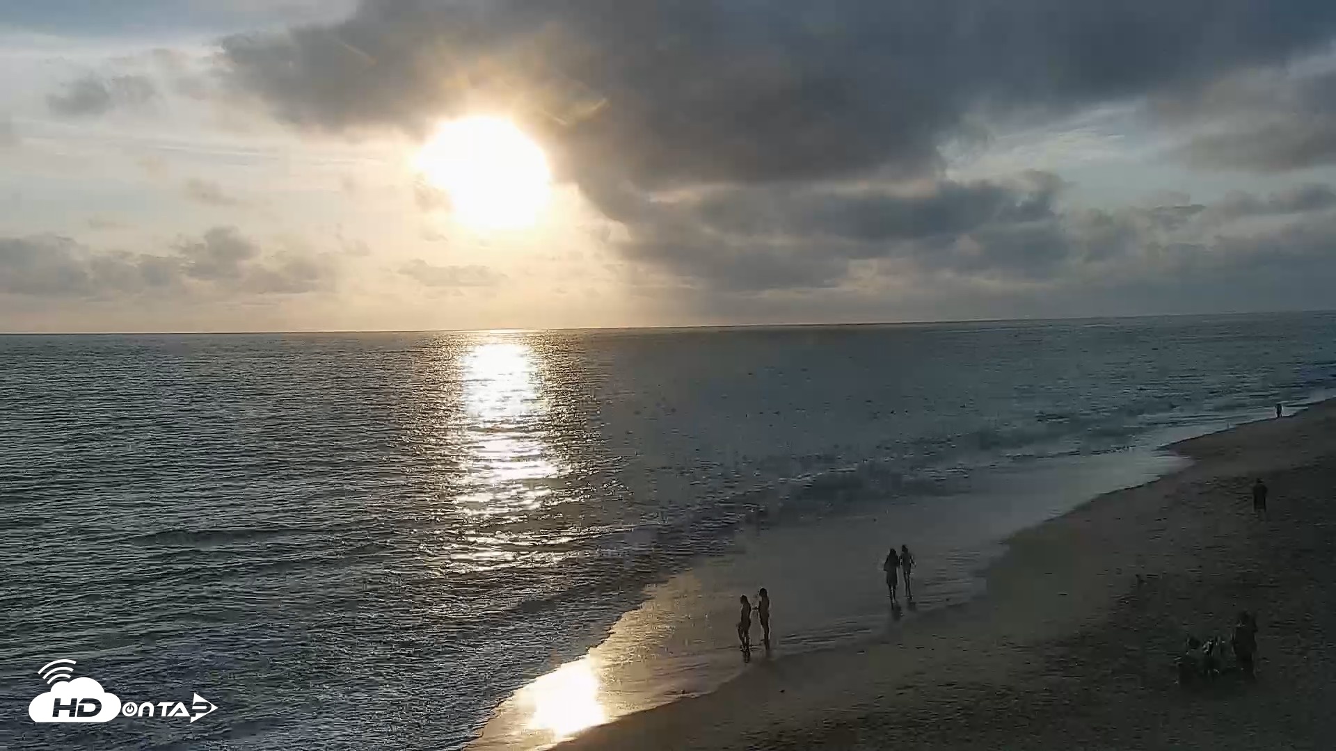 Snapshot of Carlsbad Beach Surf Live Webcam taken Aug 10, 2026, 7:00pm PDT
