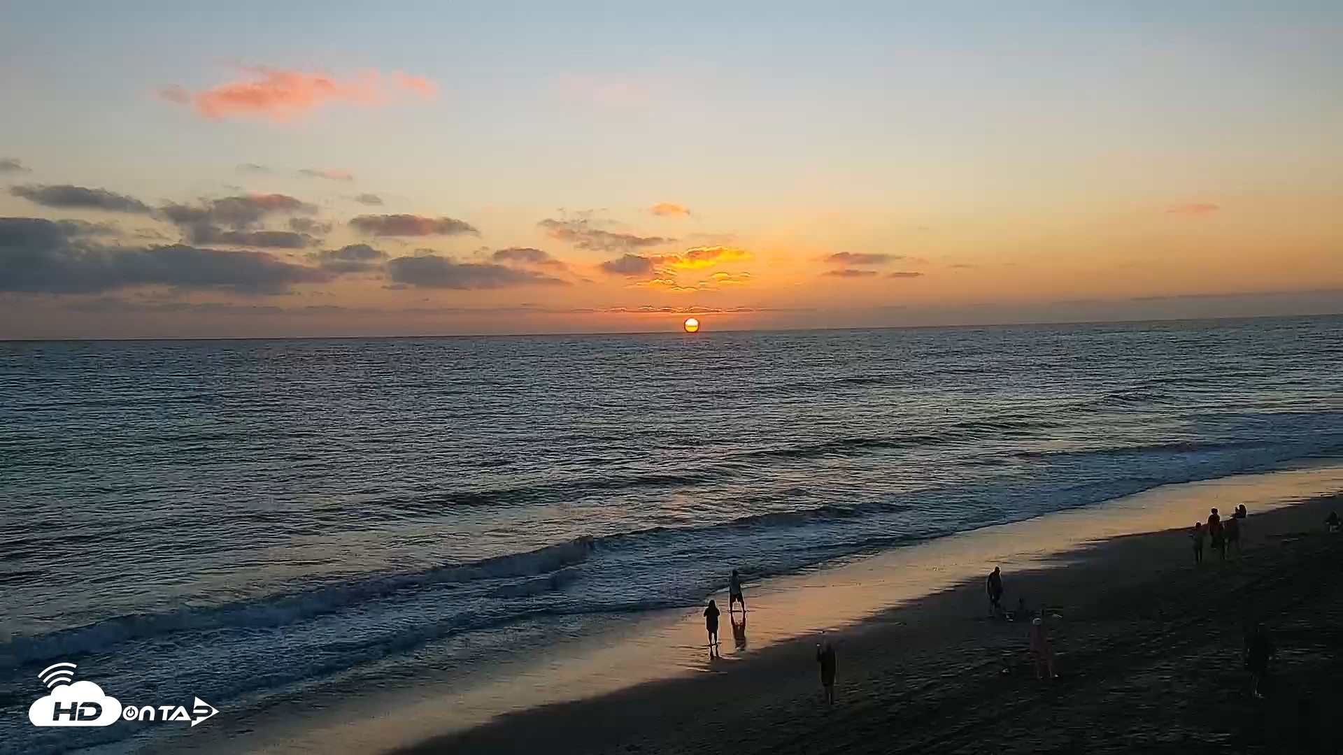 Snapshot of Carlsbad Beach Surf Live Webcam taken Aug 31, 2026, 7:16pm PDT