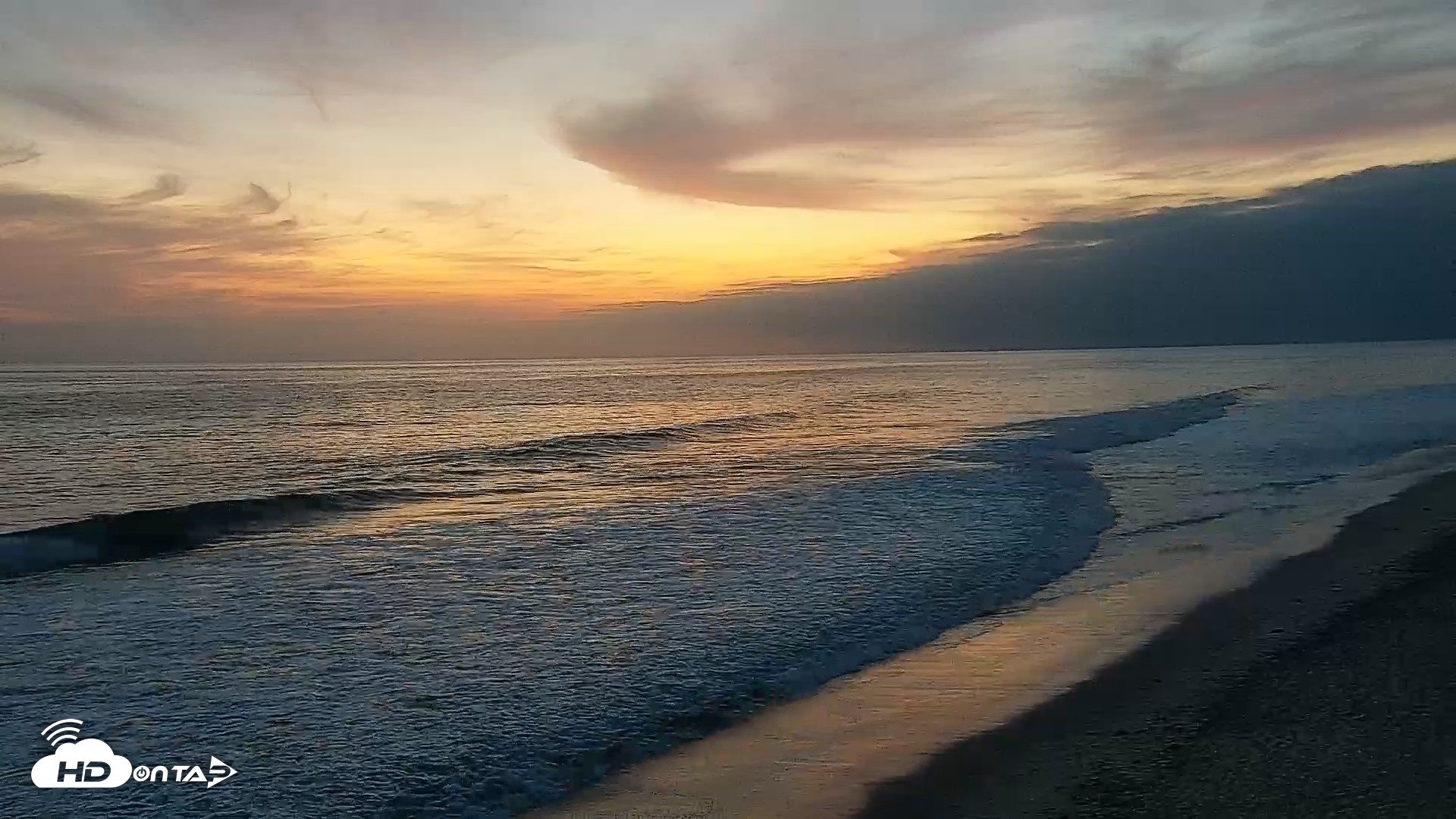 Snapshot of Carlsbad Beach Surf Live Webcam taken May 12, 2026, 8:03pm PDT