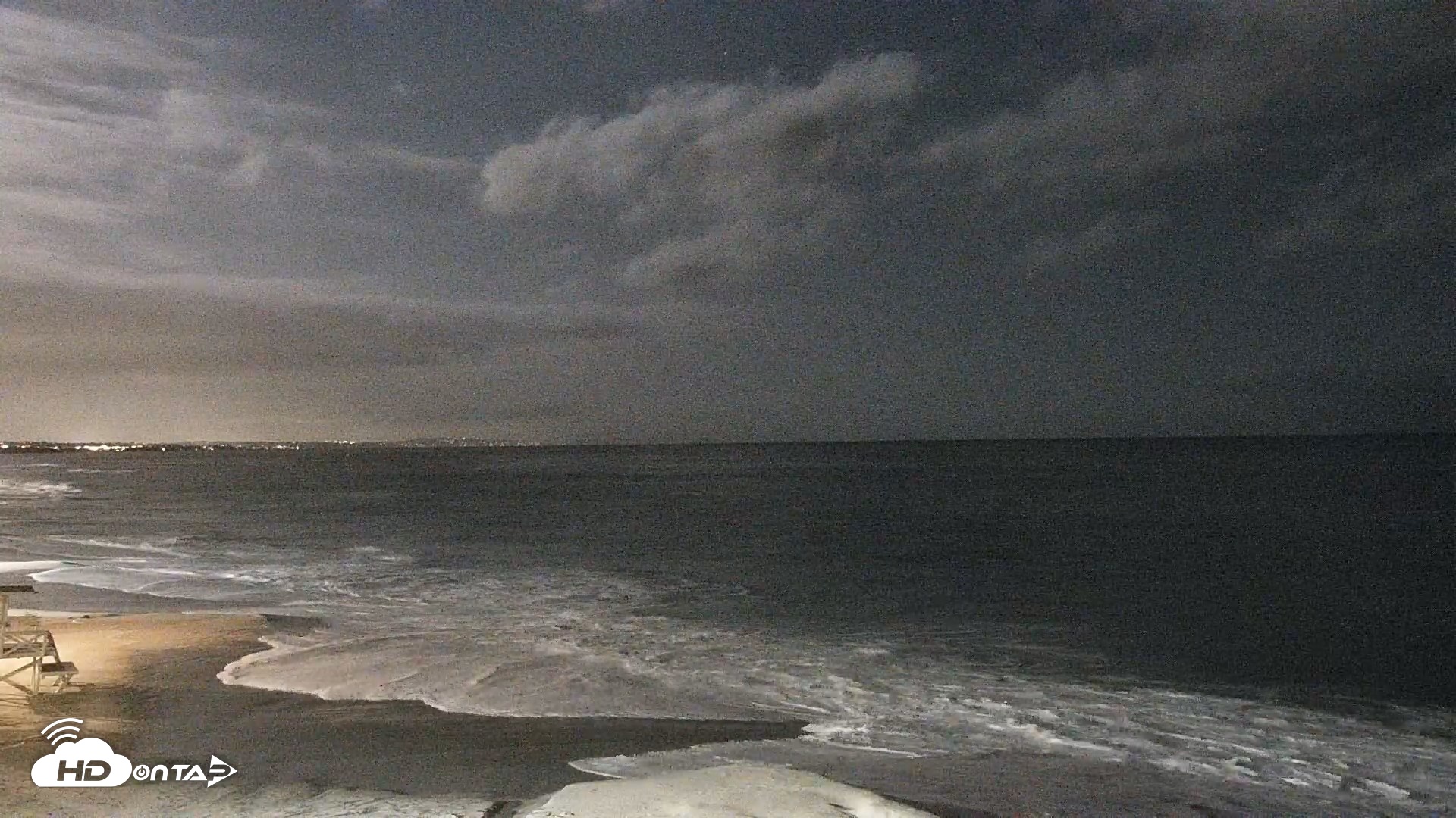 Snapshot of Carlsbad Beach Surf Live Webcam taken Jun 30, 2026, 11:27pm PDT
