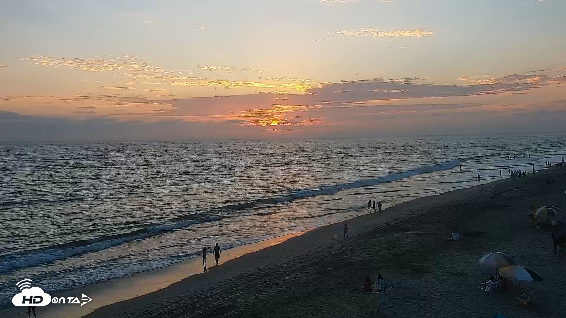 Snapshot of Carlsbad Beach Surf Live Webcam taken Aug 5, 2026, 7:40pm PDT