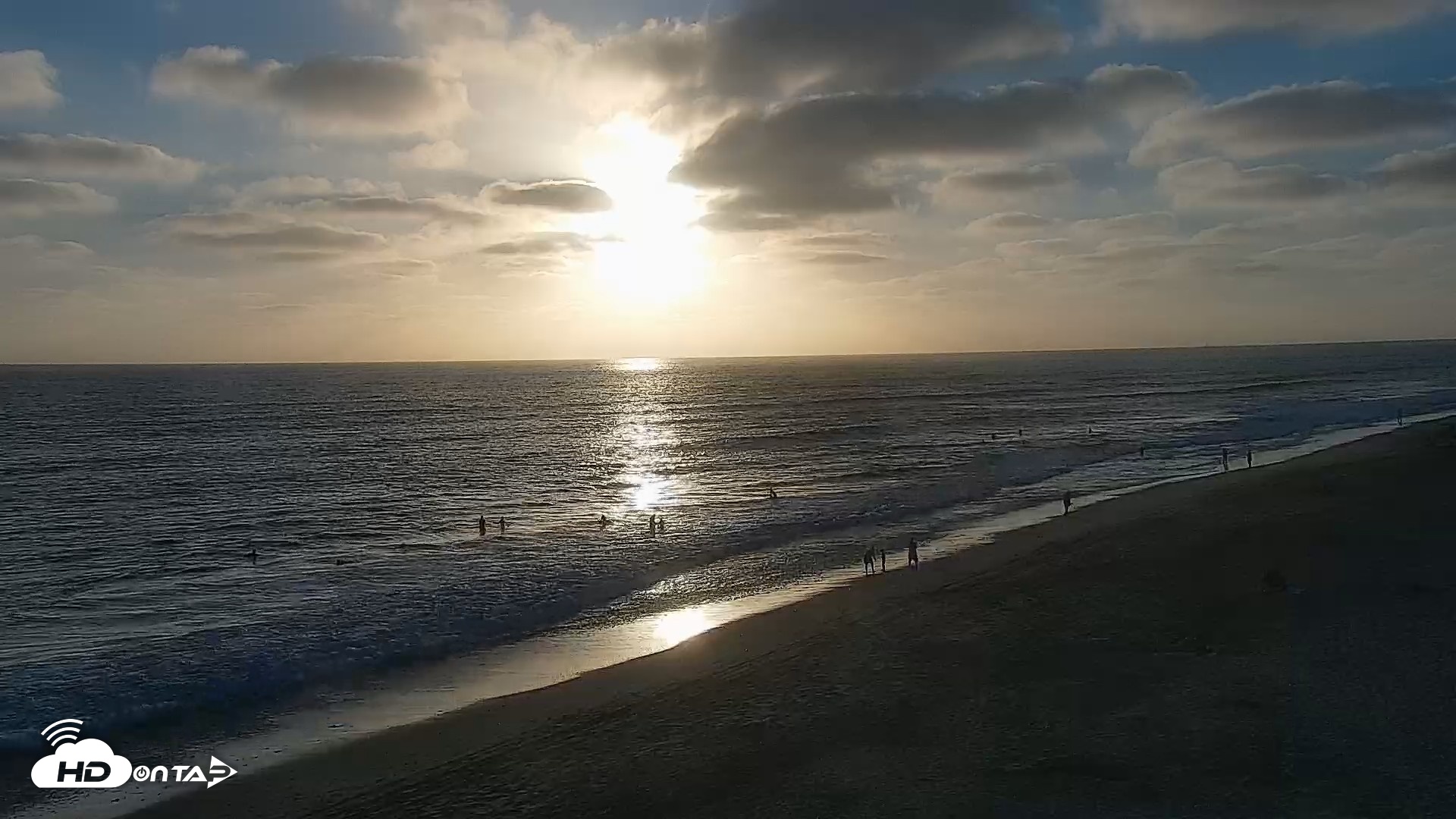 Snapshot of Carlsbad Beach Surf Live Webcam taken Aug 3, 2026, 7:17pm PDT