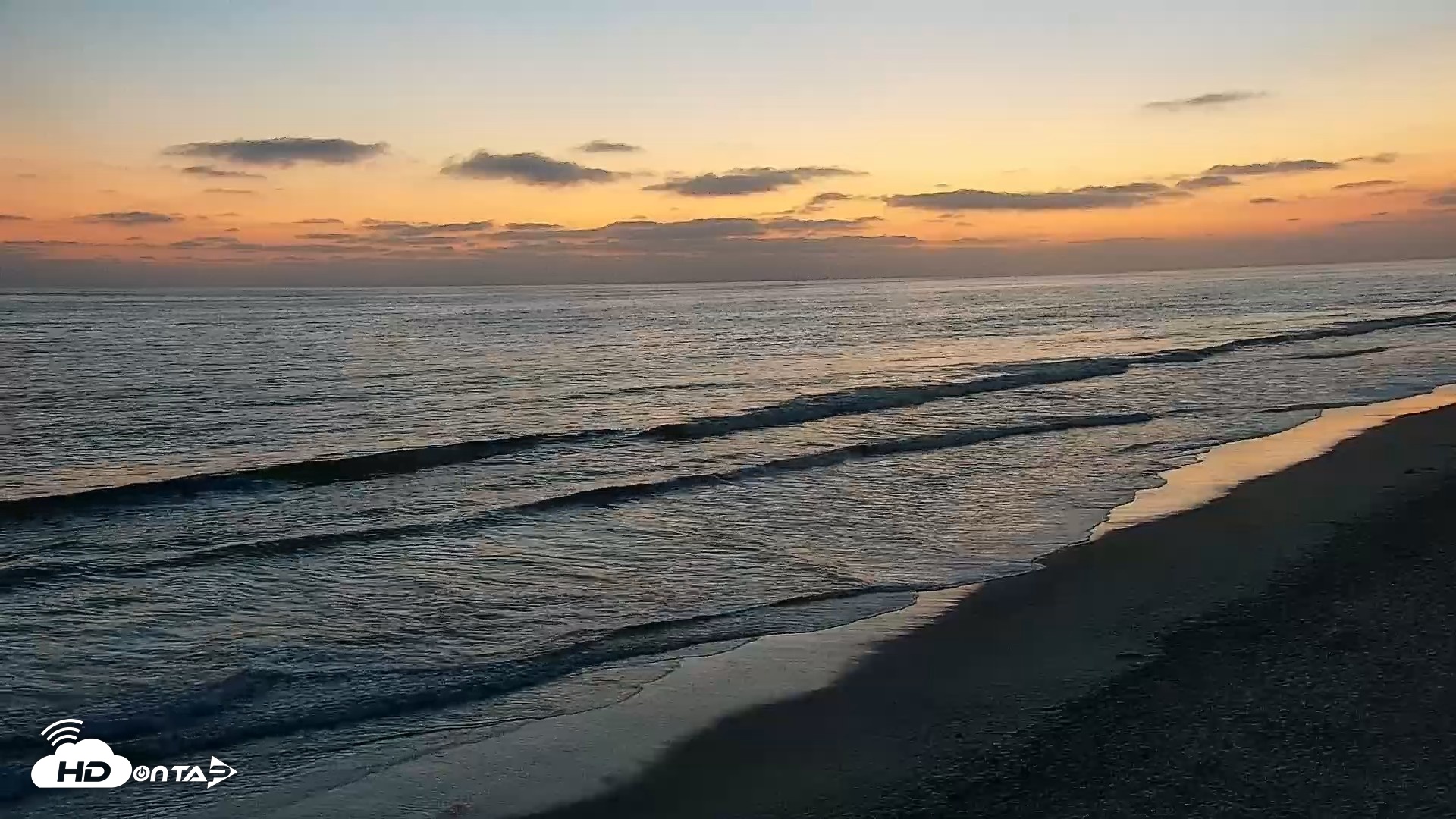 Snapshot of Carlsbad Beach Surf Live Webcam taken May 10, 2026, 8:06pm PDT