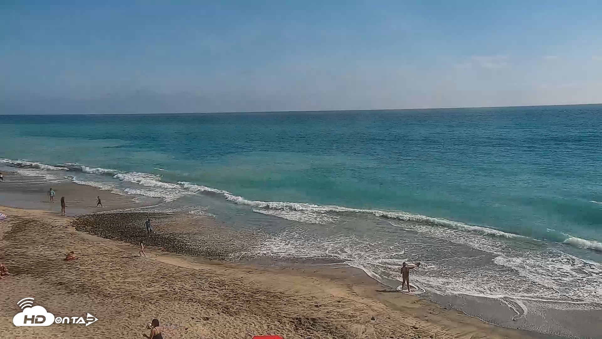 Snapshot of Carlsbad Beach Surf Live Webcam taken Aug 8, 2026, 4:33pm PDT