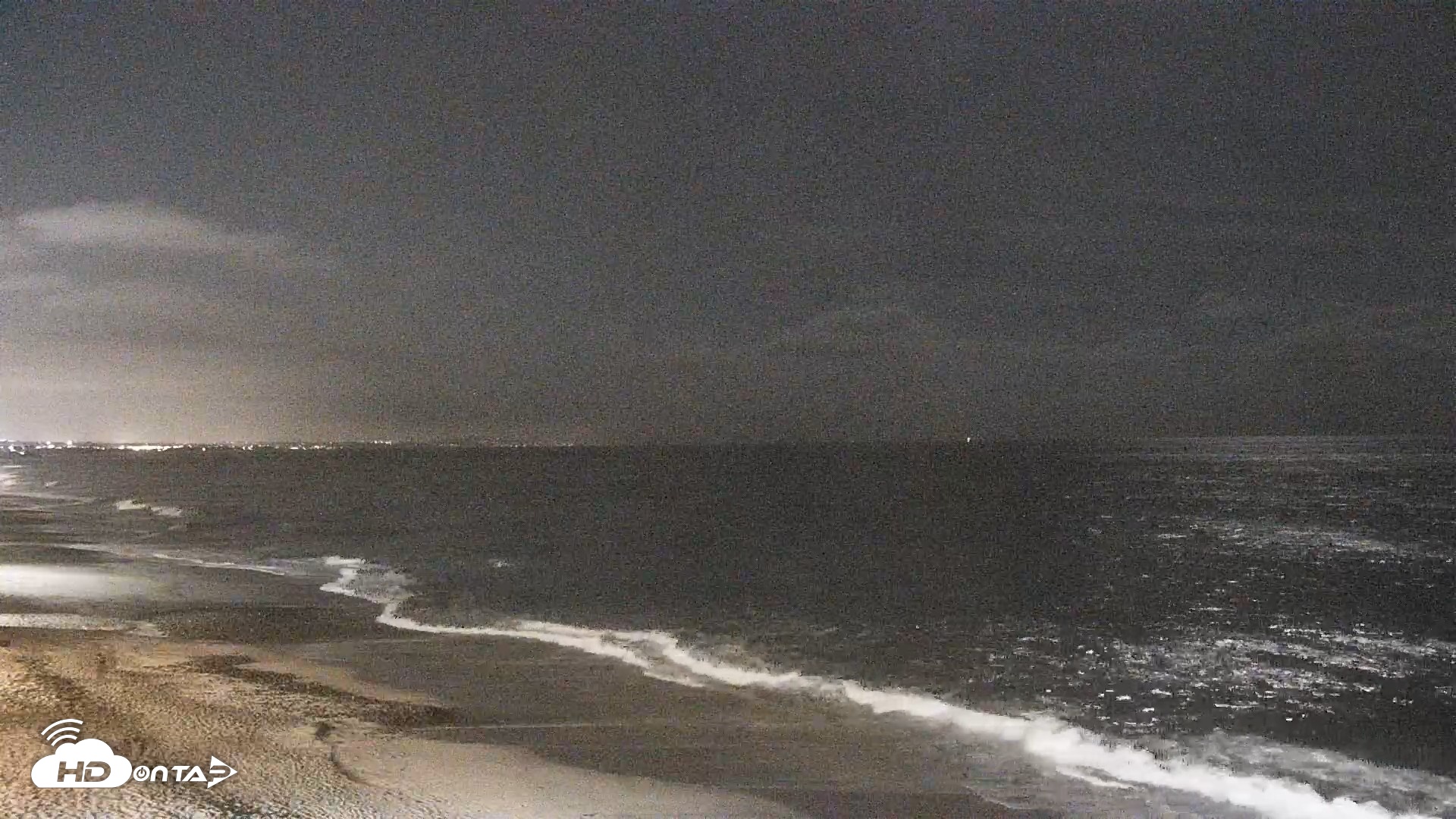 Snapshot of Carlsbad Beach Surf Live Webcam taken Sep 19, 2026, 8:25pm PDT