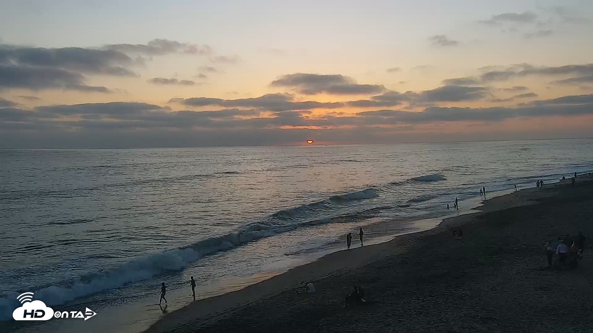 Snapshot of Carlsbad Beach Surf Live Webcam taken Jul 31, 2026, 7:46pm PDT