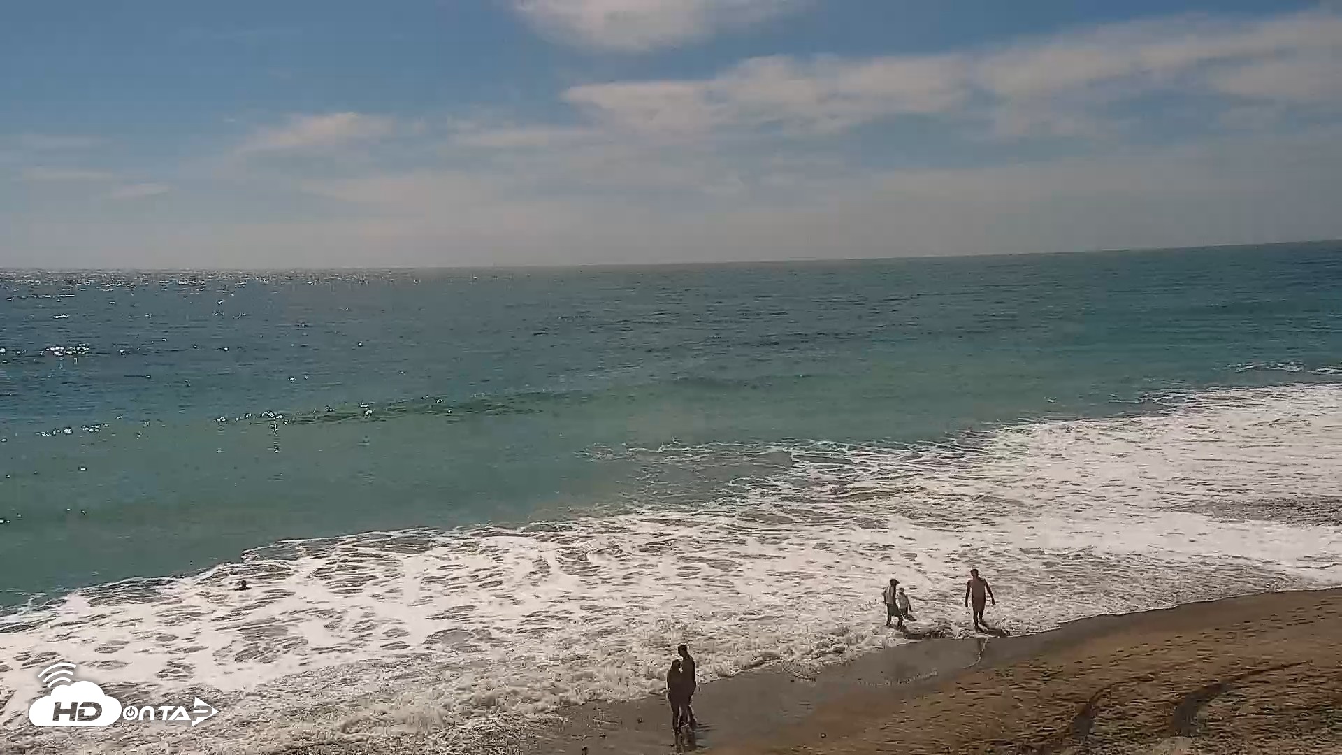 Snapshot of Carlsbad Beach Surf Live Webcam taken Aug 18, 2026, 3:18pm PDT