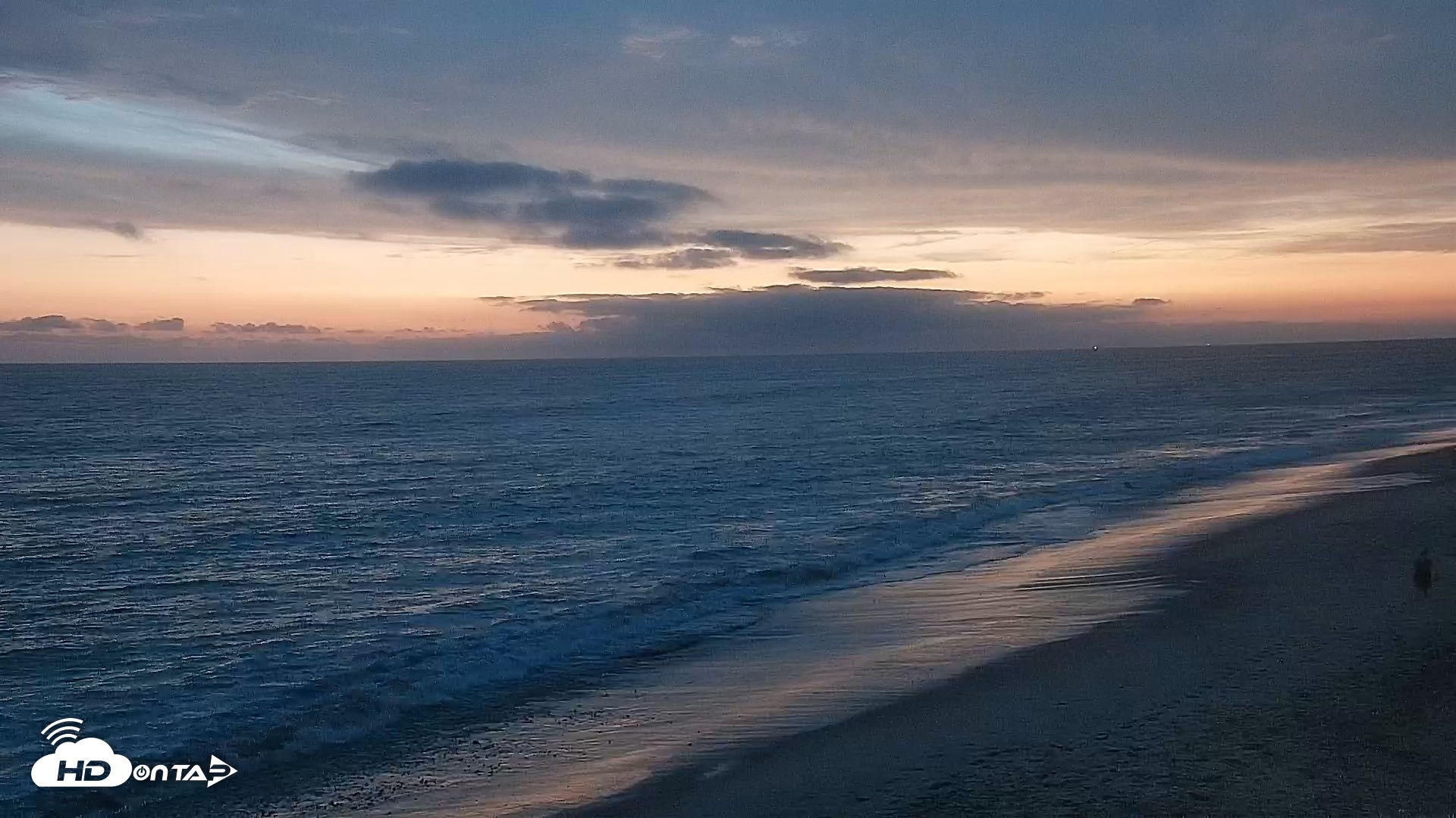 Snapshot of Carlsbad Beach Surf Live Webcam taken Aug 10, 2026, 8:08pm PDT