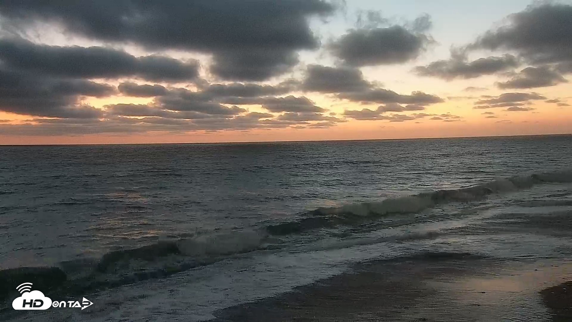 Snapshot of Carlsbad Beach Surf Live Webcam taken Sep 22, 2026, 7:13pm PDT