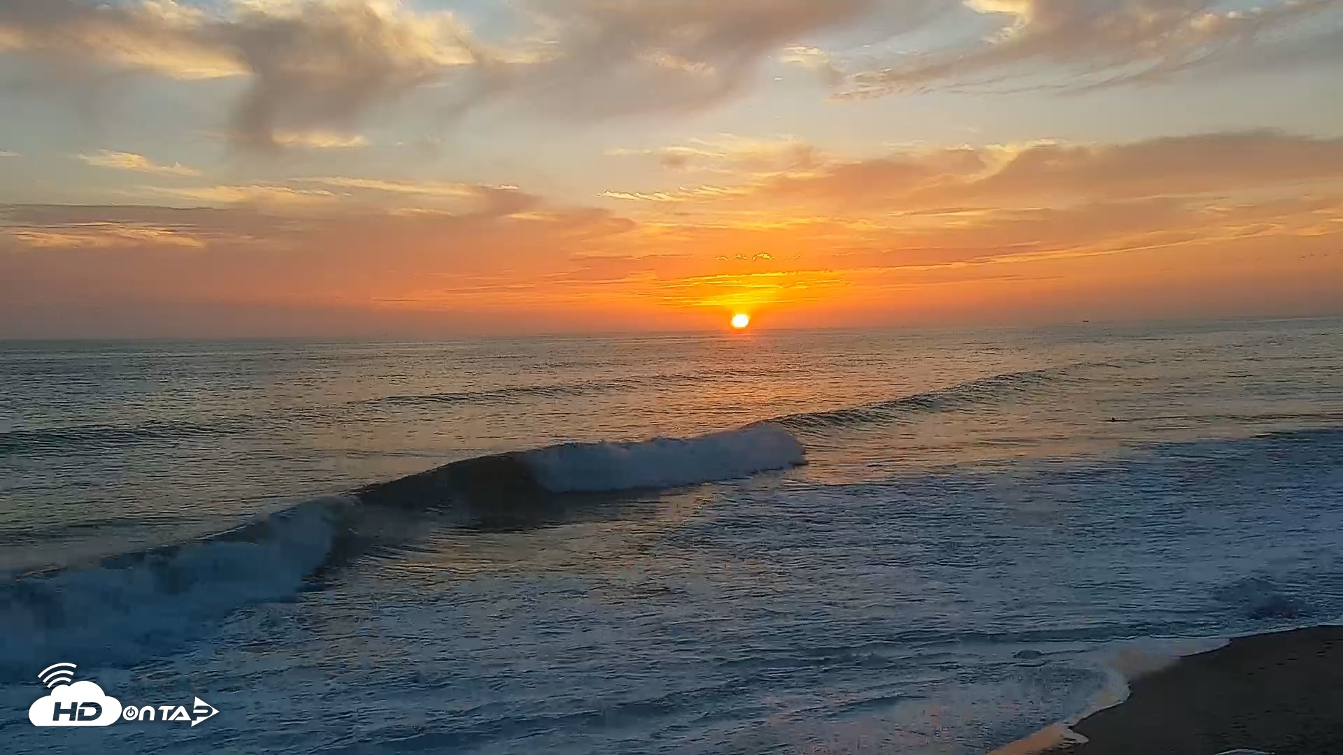 Snapshot of Carlsbad Beach Surf Live Webcam taken Aug 26, 2026, 7:25pm PDT