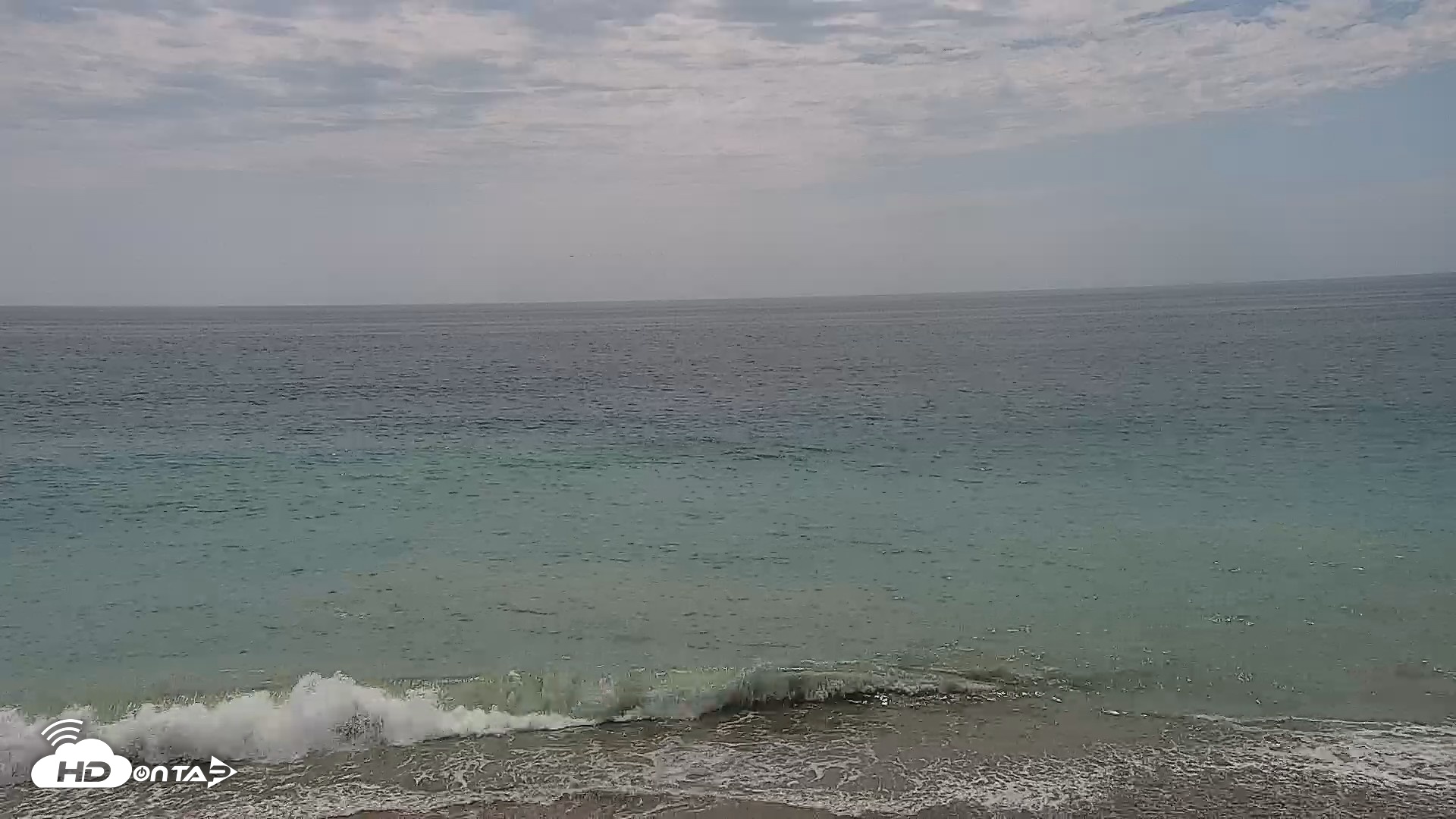 Snapshot of Carlsbad Beach Surf Live Webcam taken Aug 5, 2026, 2:32pm PDT