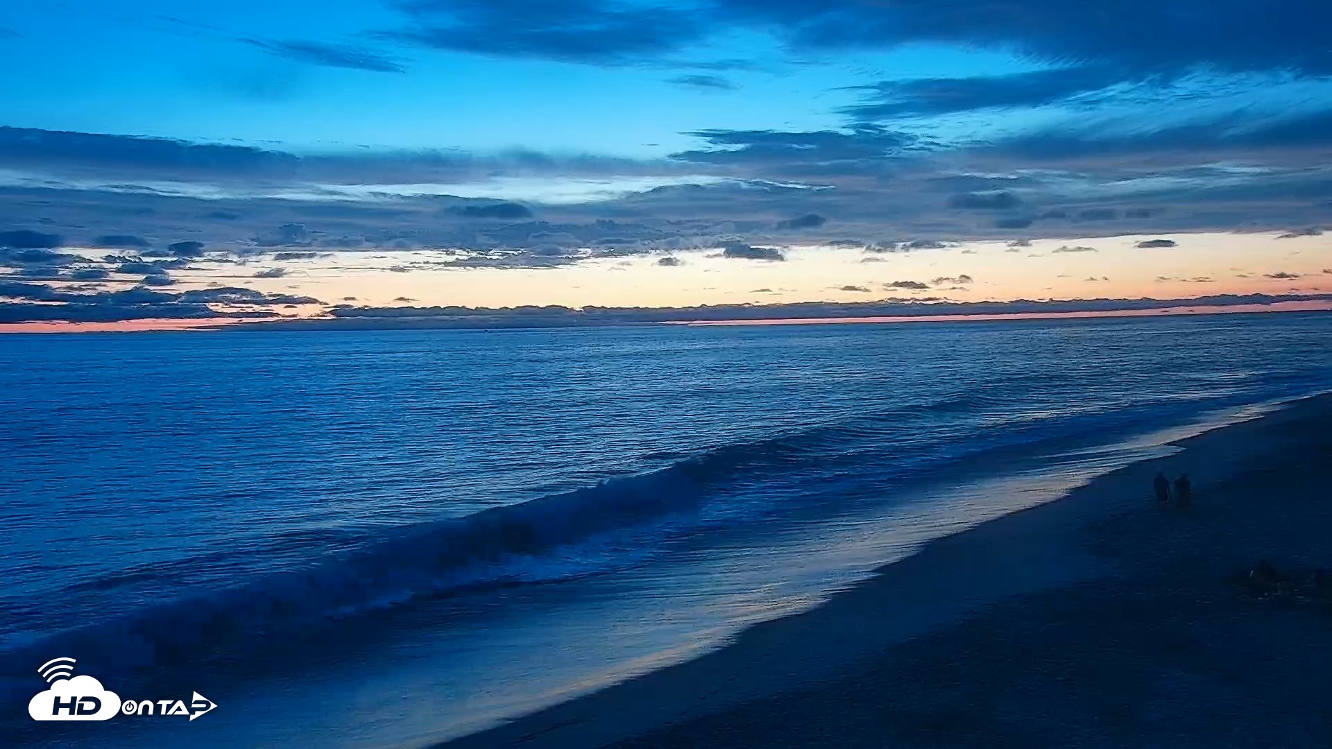 Snapshot of Carlsbad Beach Surf Live Webcam taken Aug 13, 2026, 8:04pm PDT