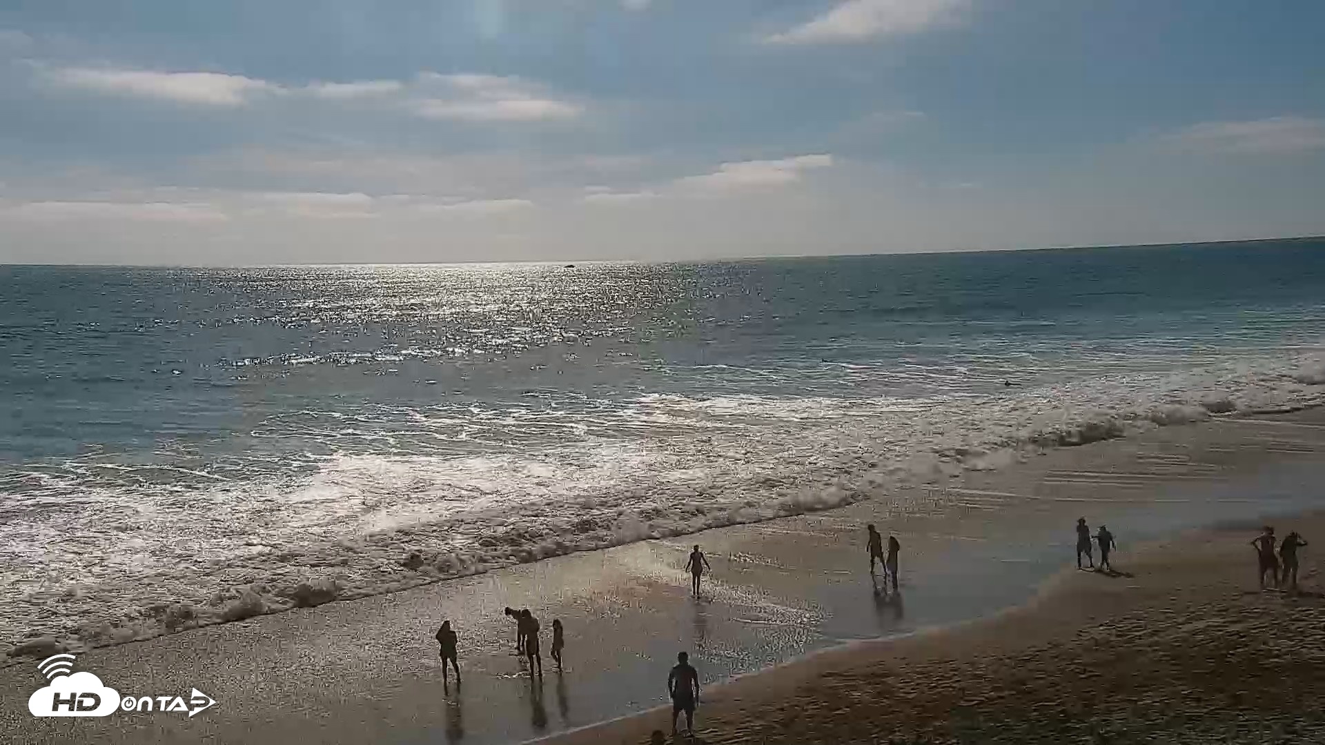 Snapshot of Carlsbad Beach Surf Live Webcam taken Aug 16, 2026, 4:31pm PDT
