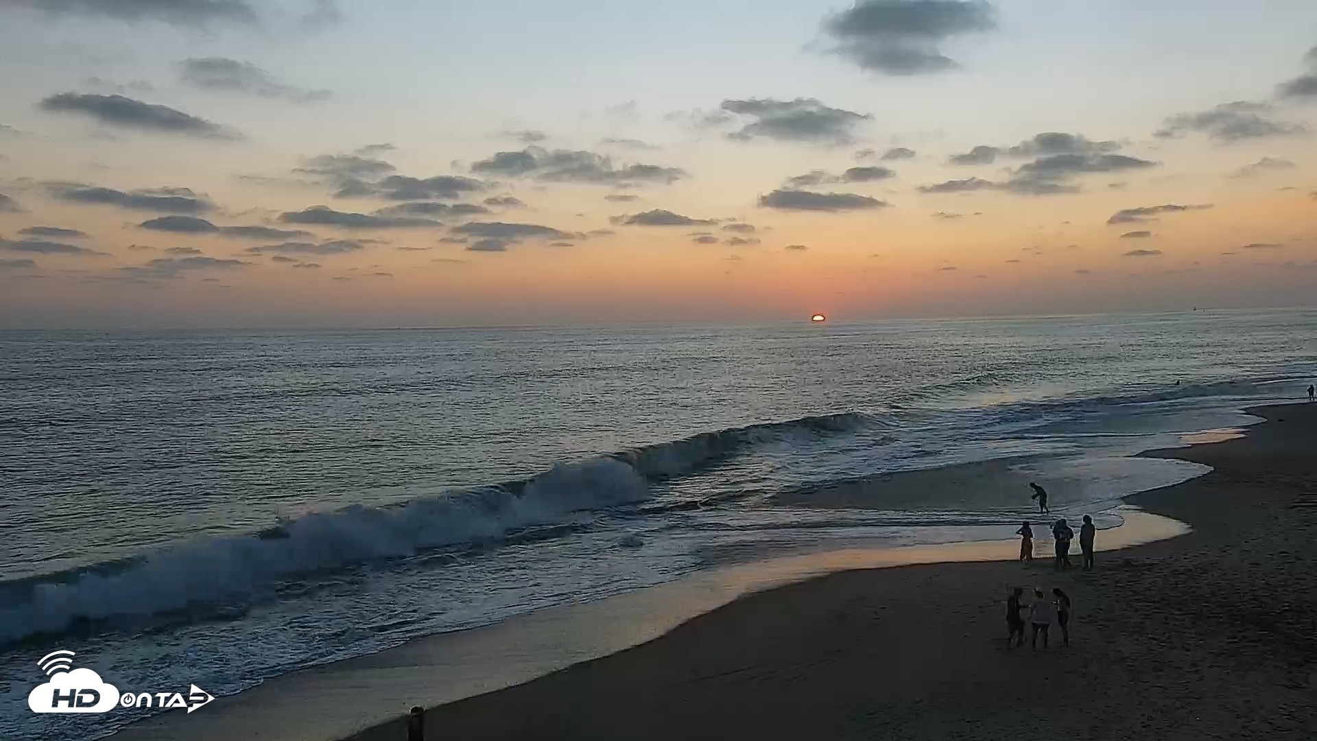 Snapshot of Carlsbad Beach Surf Live Webcam taken Jul 10, 2026, 8:01pm PDT