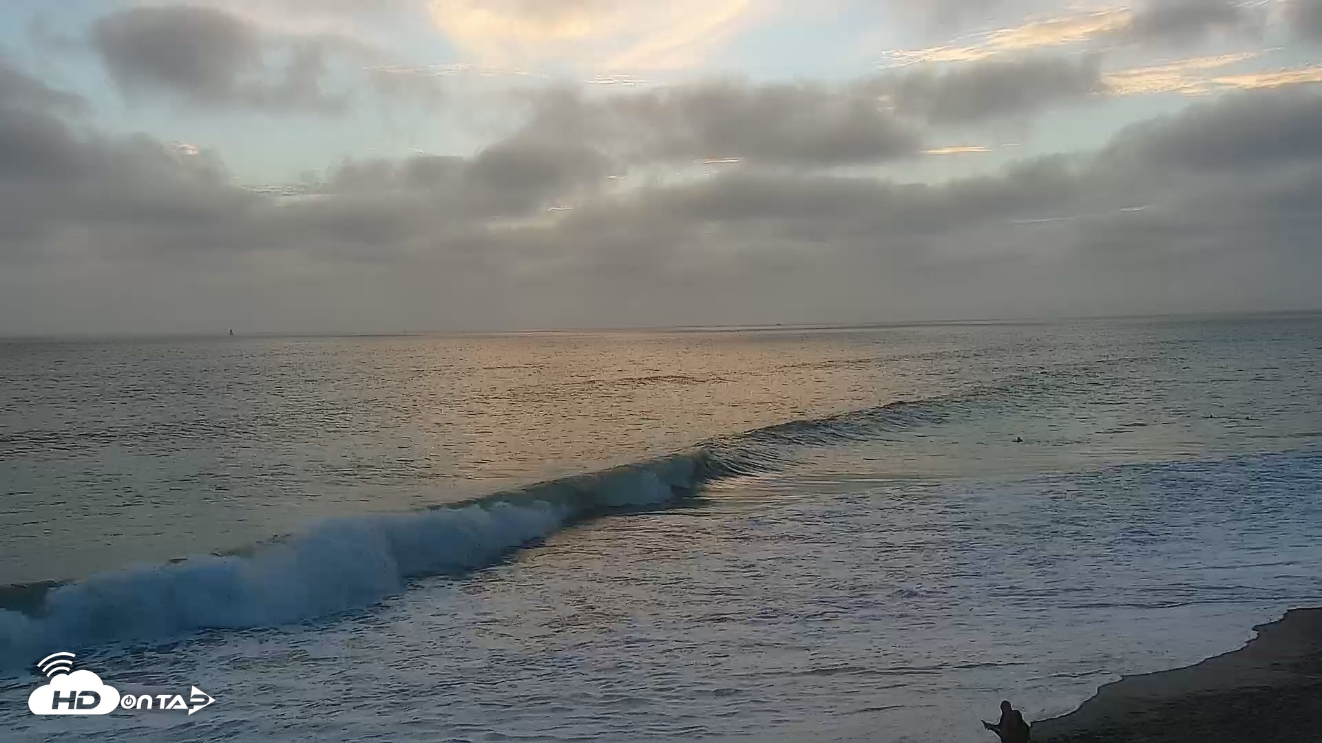 Snapshot of Carlsbad Beach Surf Live Webcam taken Aug 27, 2026, 7:23pm PDT