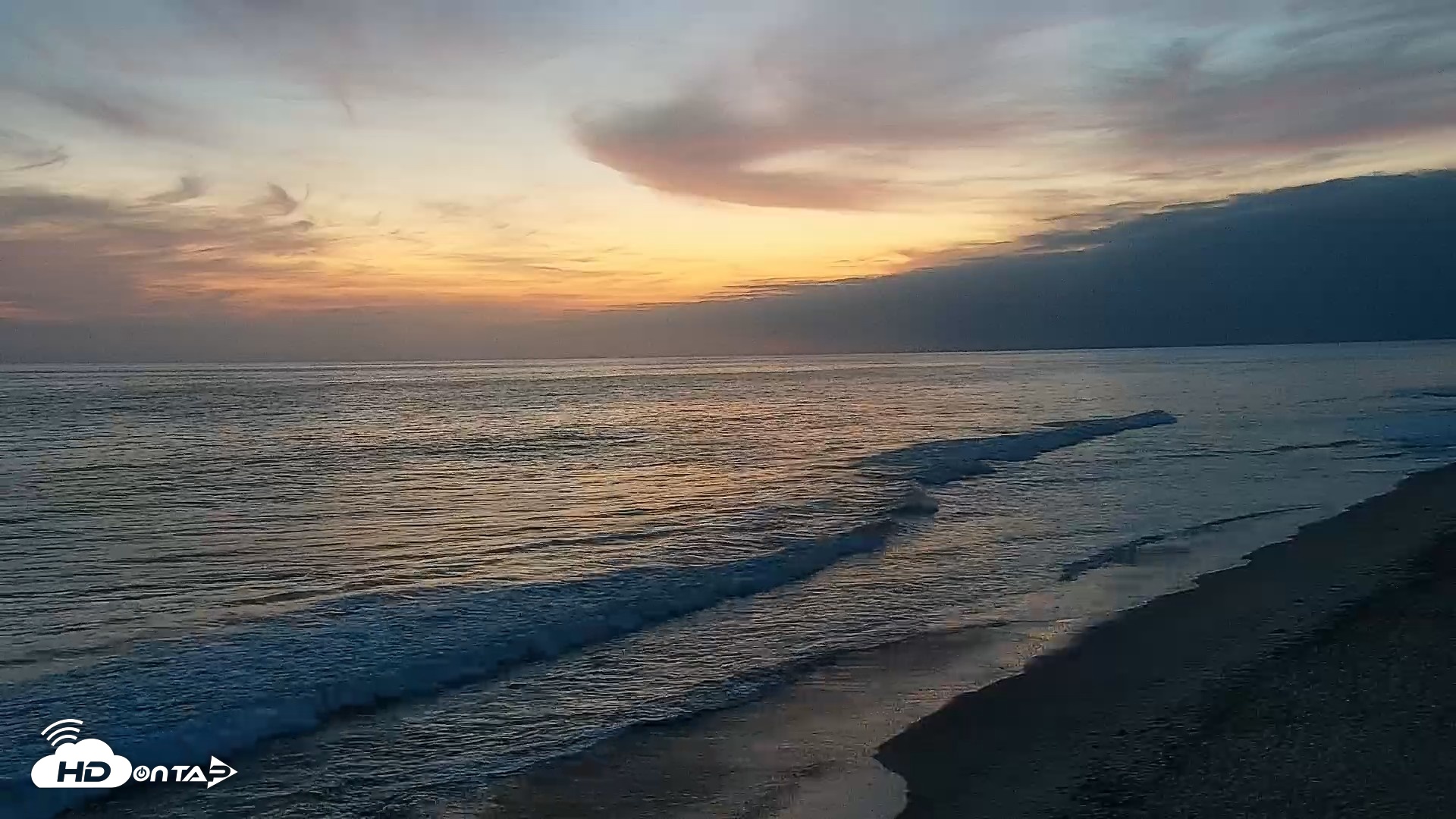 Snapshot of Carlsbad Beach Surf Live Webcam taken May 12, 2026, 8:05pm PDT