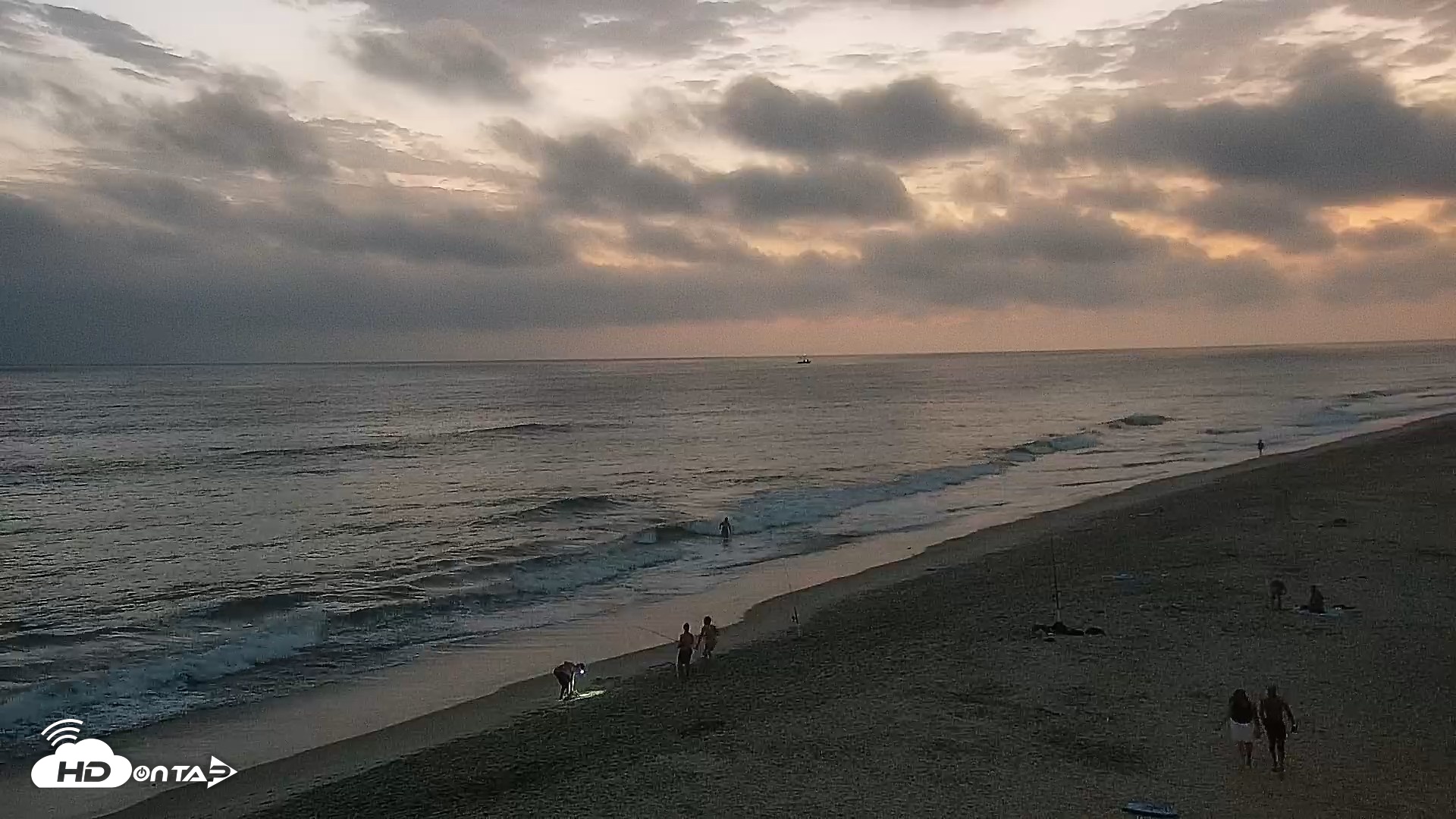 Snapshot of Carlsbad Beach Surf Live Webcam taken Jul 18, 2026, 8:26pm PDT