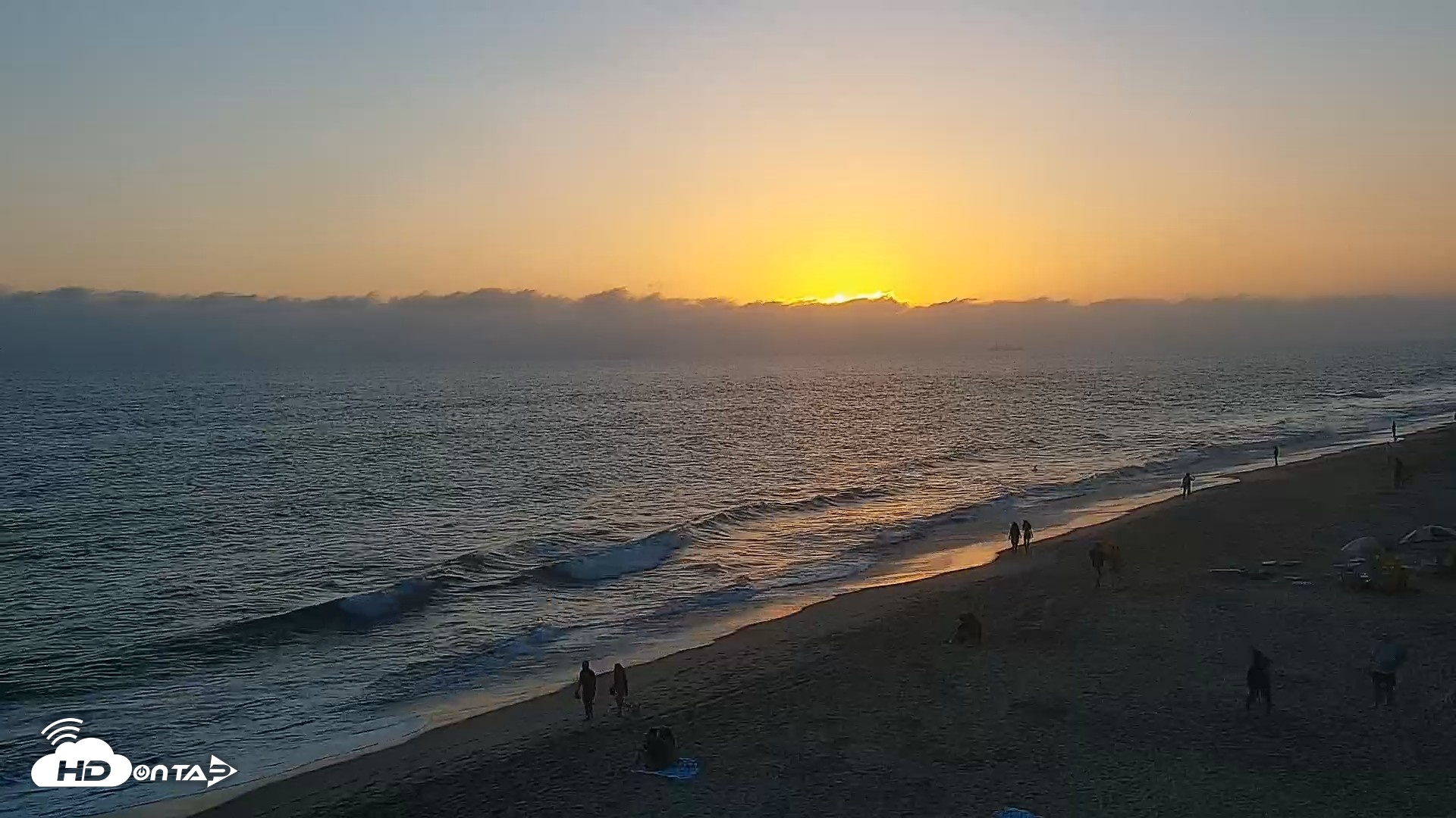 Snapshot of Carlsbad Beach Surf Live Webcam taken Jul 16, 2026, 7:51pm PDT