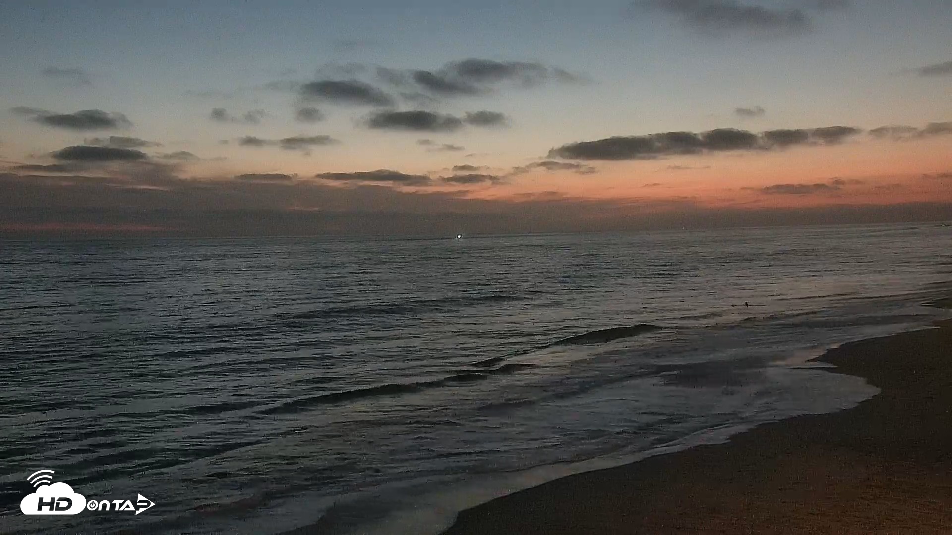 Snapshot of Carlsbad Beach Surf Live Webcam taken Aug 11, 2026, 8:18pm PDT