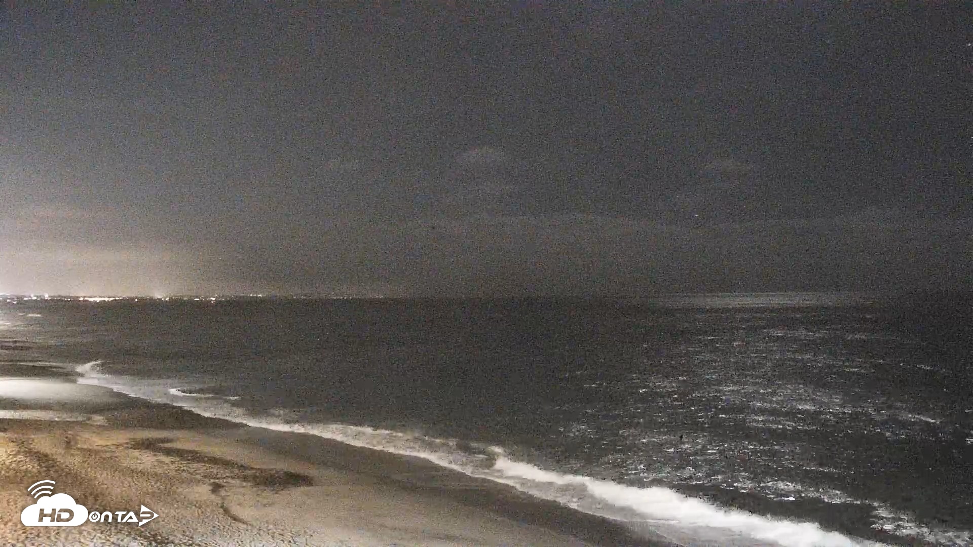 Snapshot of Carlsbad Beach Surf Live Webcam taken Sep 19, 2026, 8:04pm PDT