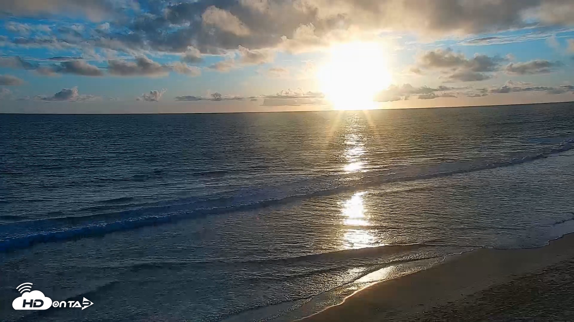Snapshot of Carlsbad Beach Surf Live Webcam taken Apr 21, 2026, 7:11pm PDT