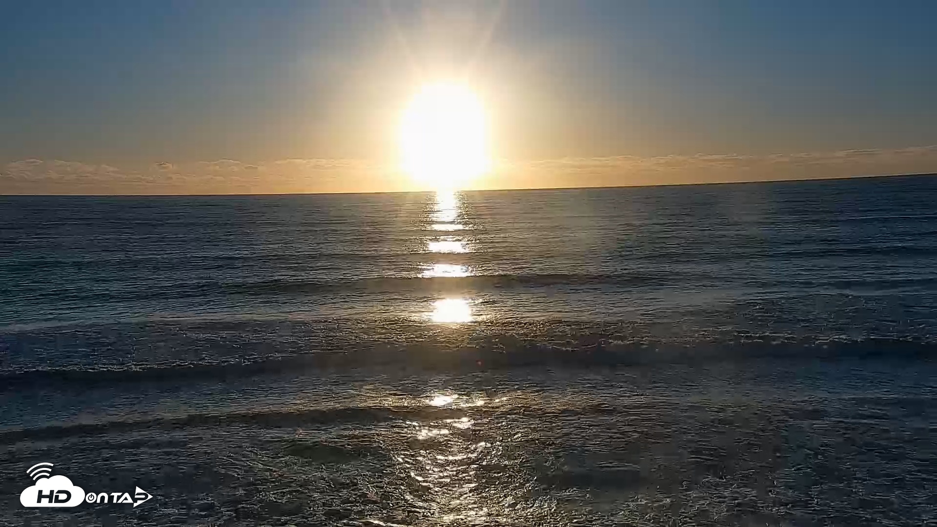 Snapshot of Carlsbad Beach Surf Live Webcam taken Dec 27, 2025, 4:27pm PST