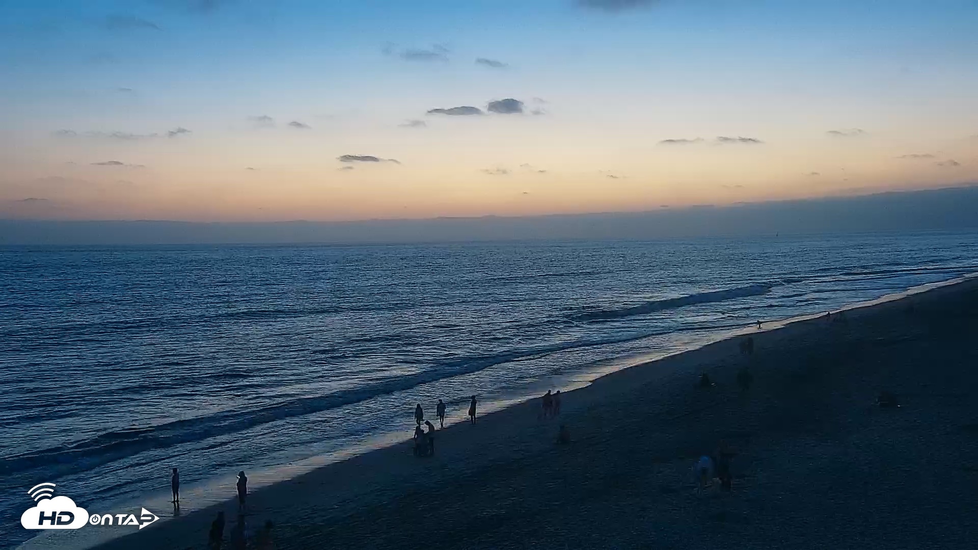 Snapshot of Carlsbad Beach Surf Live Webcam taken Aug 4, 2026, 8:12pm PDT