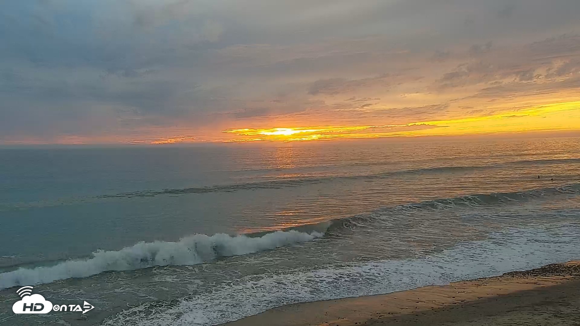 Snapshot of Carlsbad Beach Surf Live Webcam taken Sep 27, 2026, 6:24pm PDT