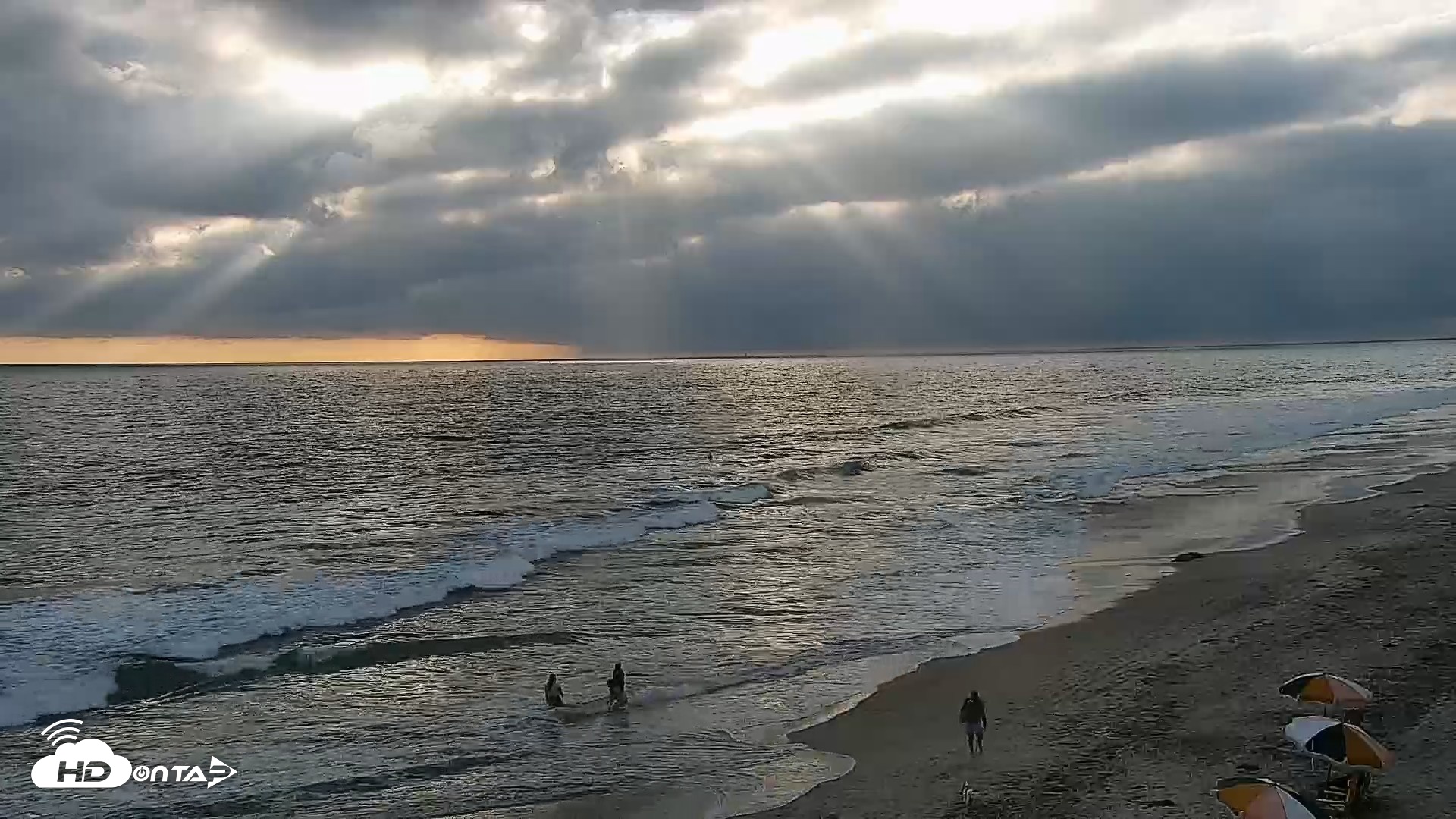 Snapshot of Carlsbad Beach Surf Live Webcam taken May 23, 2026, 6:37pm PDT