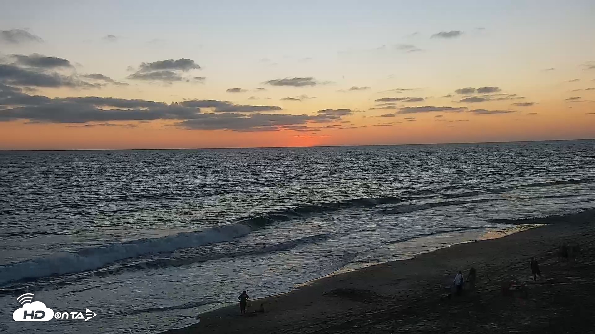 Snapshot of Carlsbad Beach Surf Live Webcam taken Sep 1, 2026, 7:18pm PDT