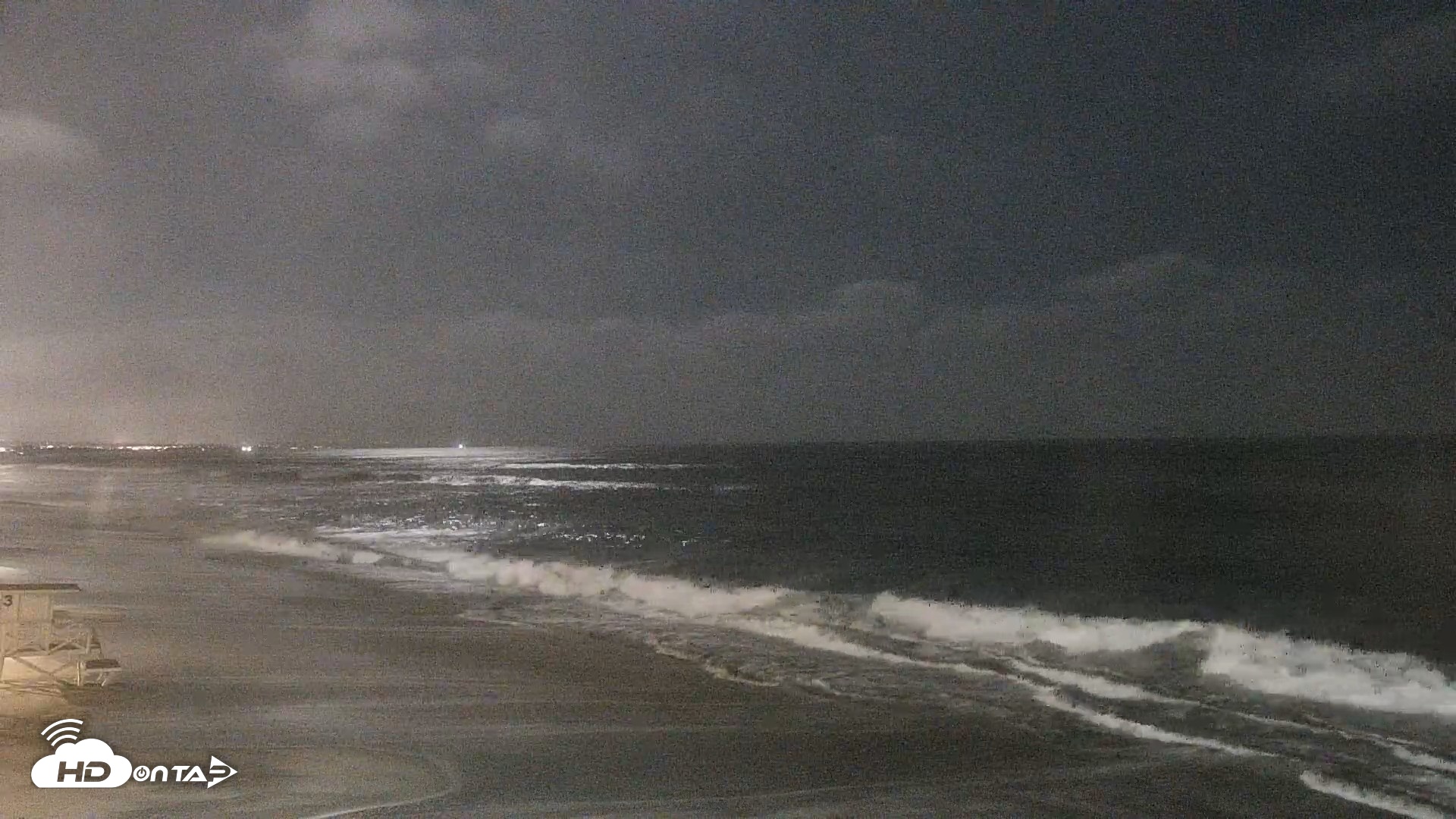 Snapshot of Carlsbad Beach Surf Live Webcam taken Jul 25, 2026, 8:59pm PDT