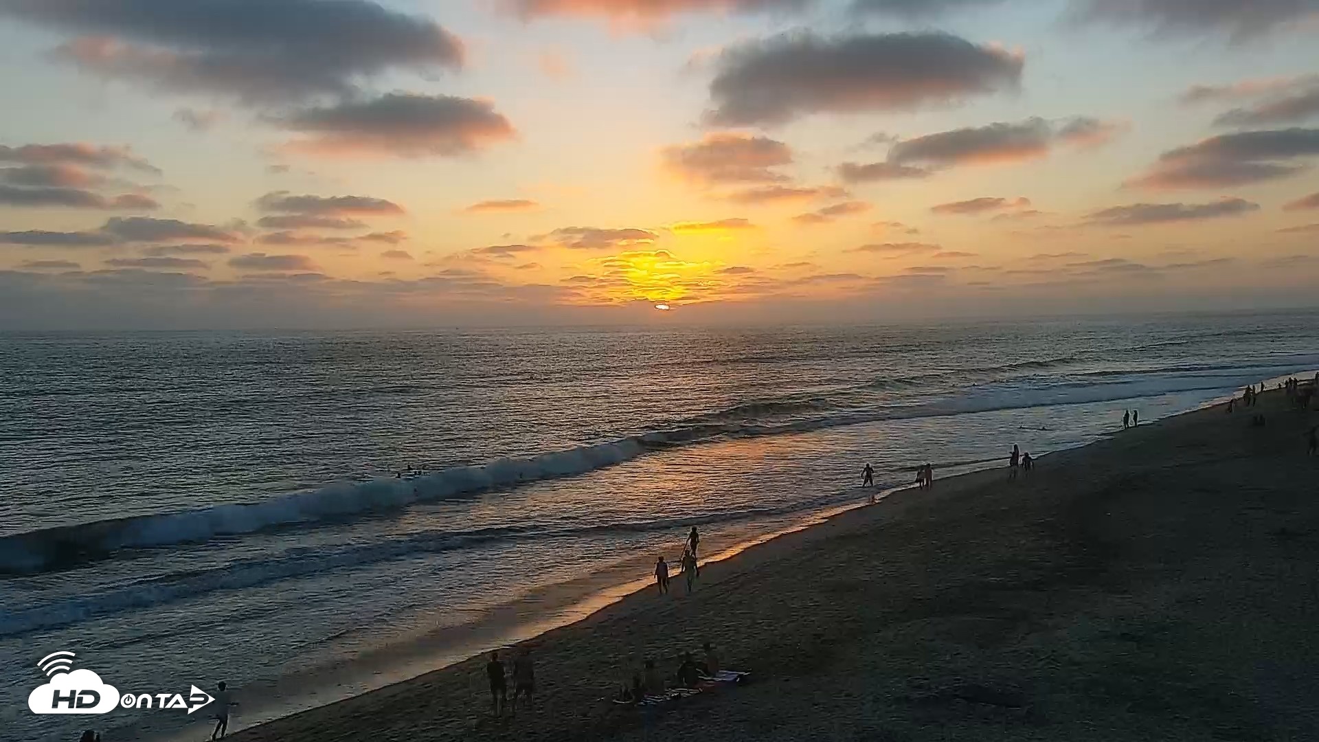 Snapshot of Carlsbad Beach Surf Live Webcam taken Aug 3, 2026, 7:44pm PDT