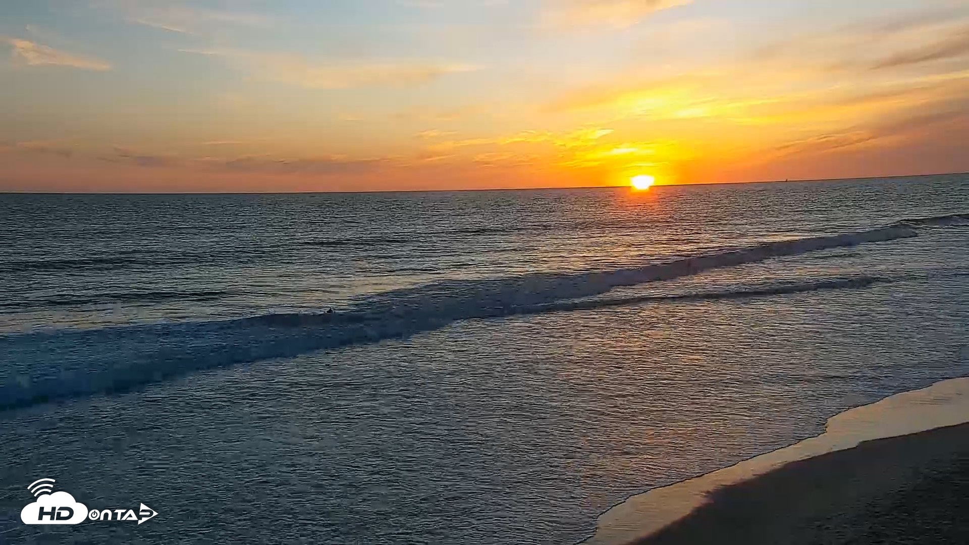 Snapshot of Carlsbad Beach Surf Live Webcam taken Apr 23, 2026, 7:26pm PDT