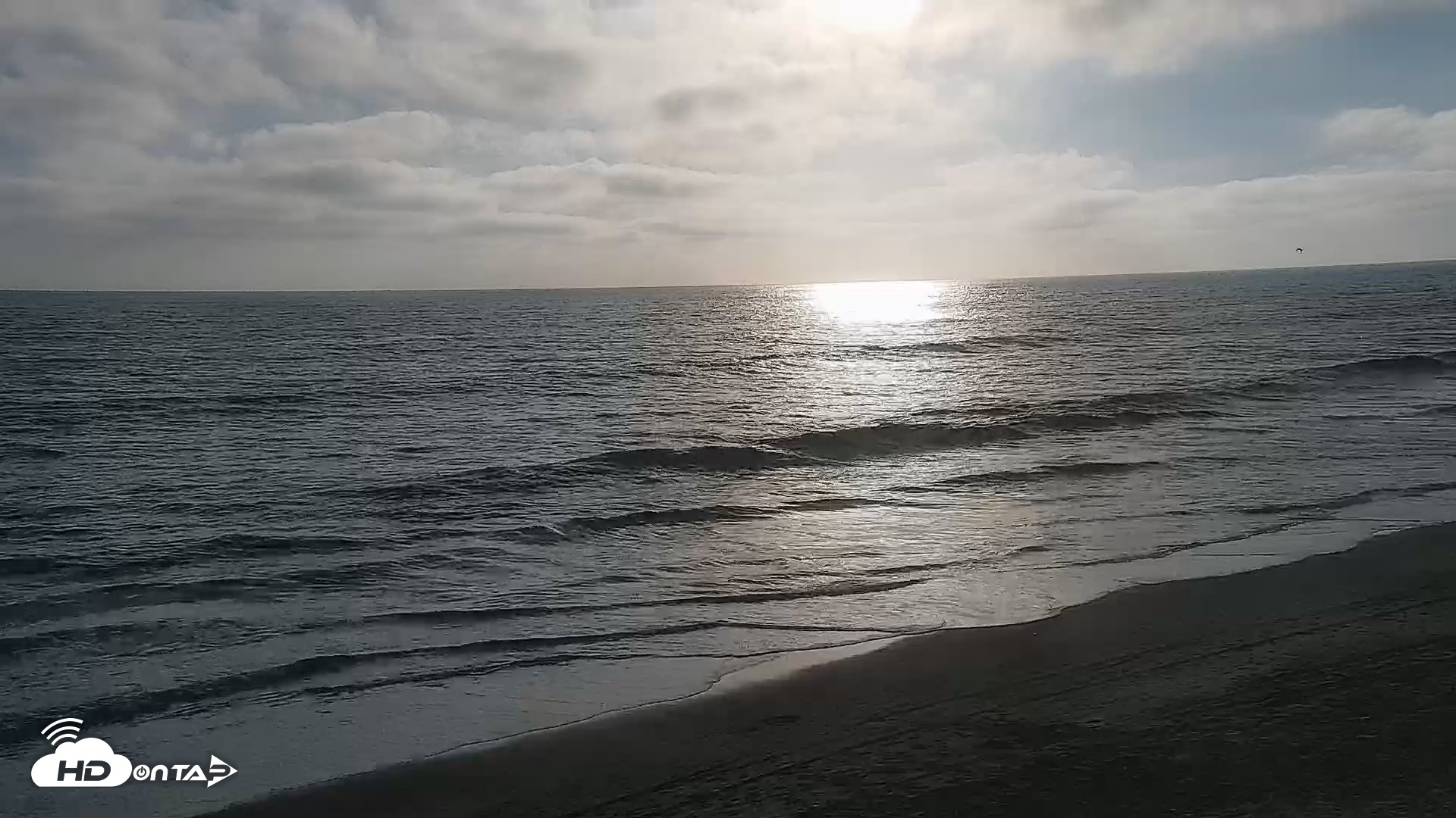 Snapshot of Carlsbad Beach Surf Live Webcam taken Aug 17, 2026, 6:26pm PDT