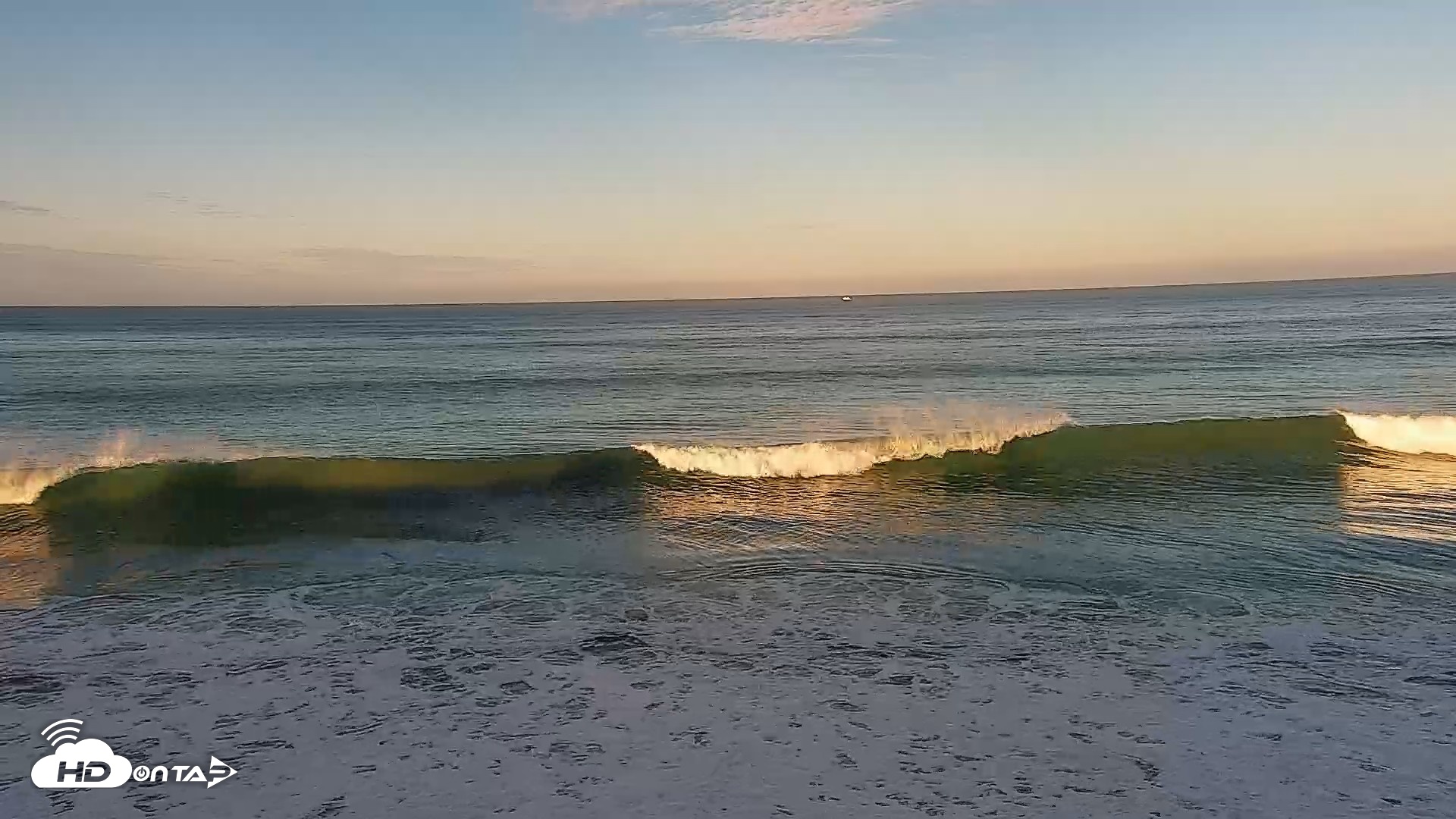 Snapshot of Carlsbad Beach Surf Live Webcam taken Sep 5, 2026, 7:19am PDT
