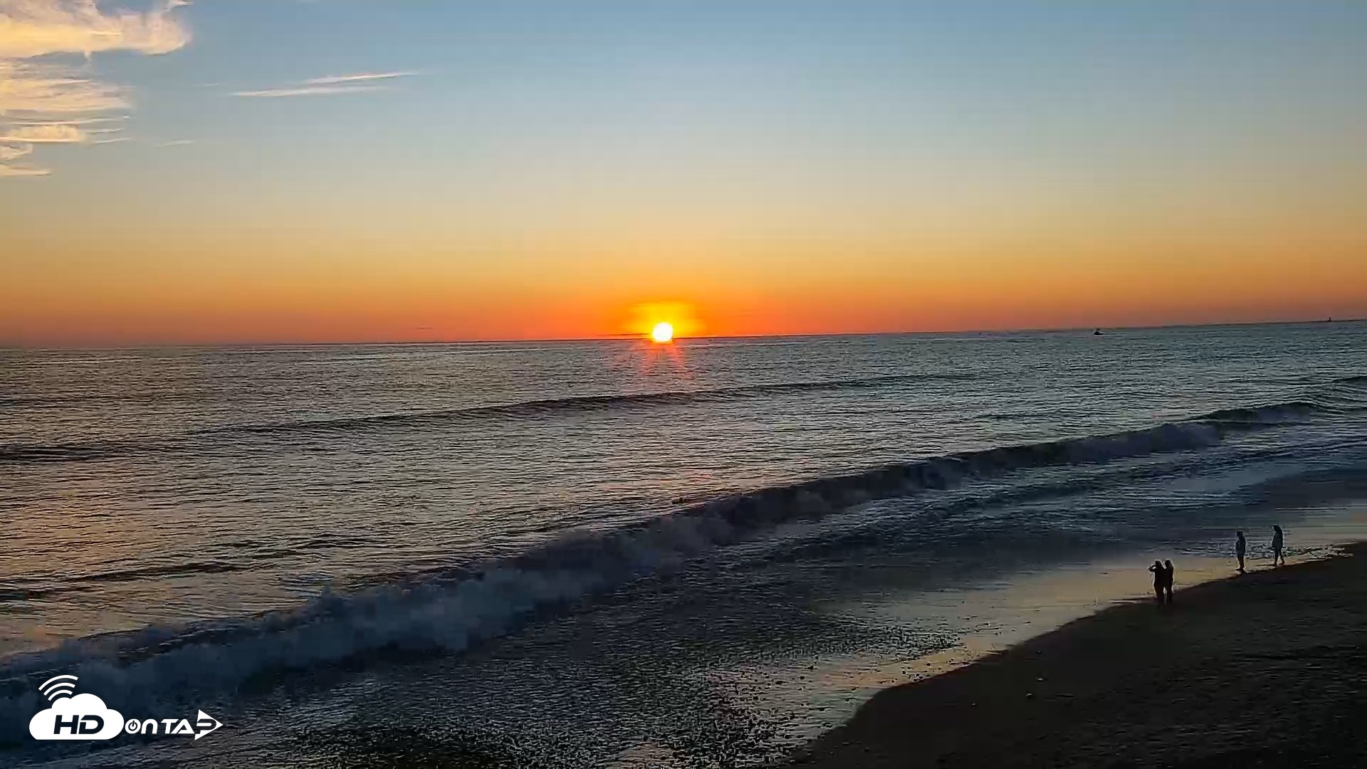 Snapshot of Carlsbad Beach Surf Live Webcam taken Sep 4, 2026, 7:12pm PDT