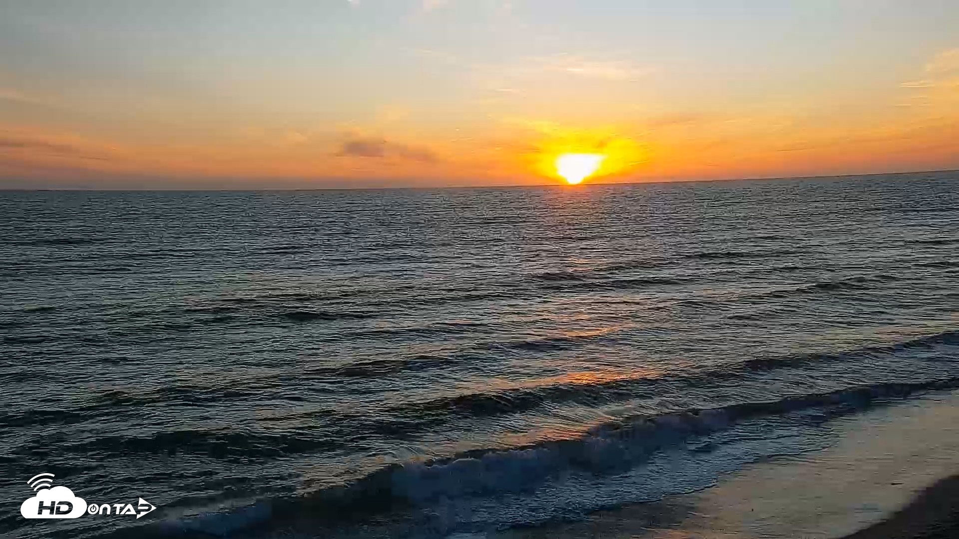 Snapshot of Carlsbad Beach Surf Live Webcam taken Apr 15, 2026, 7:21pm PDT