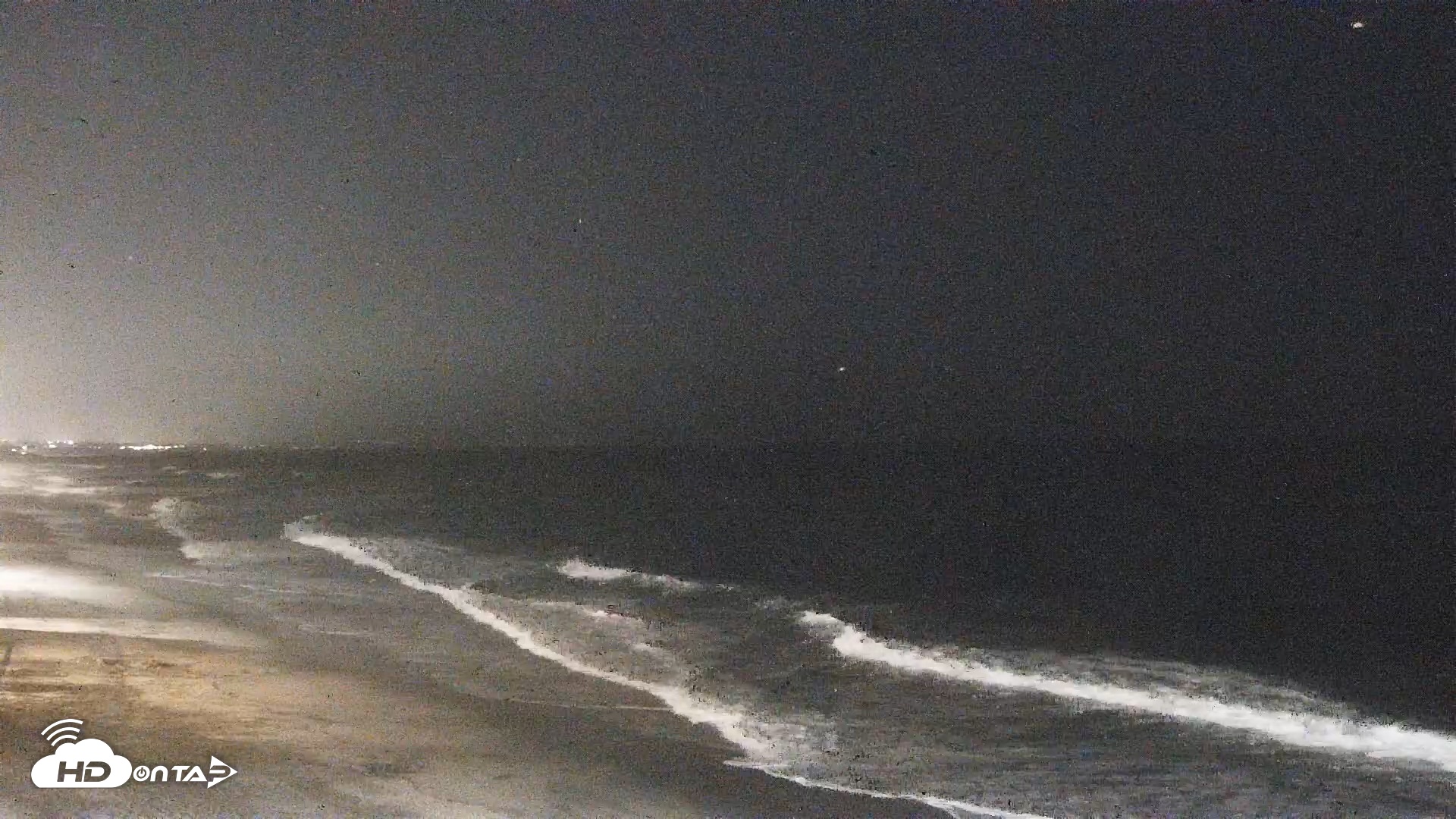 Snapshot of Carlsbad Beach Surf Live Webcam taken Sep 29, 2026, 8:33pm PDT