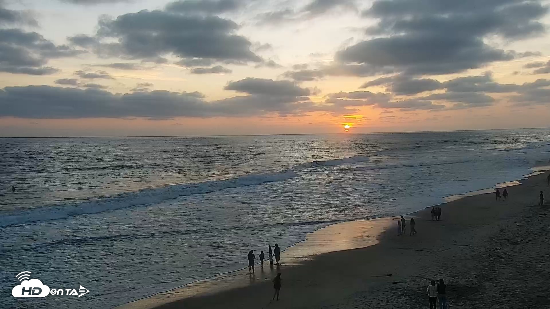 Snapshot of Carlsbad Beach Surf Live Webcam taken Jun 8, 2026, 7:54pm PDT